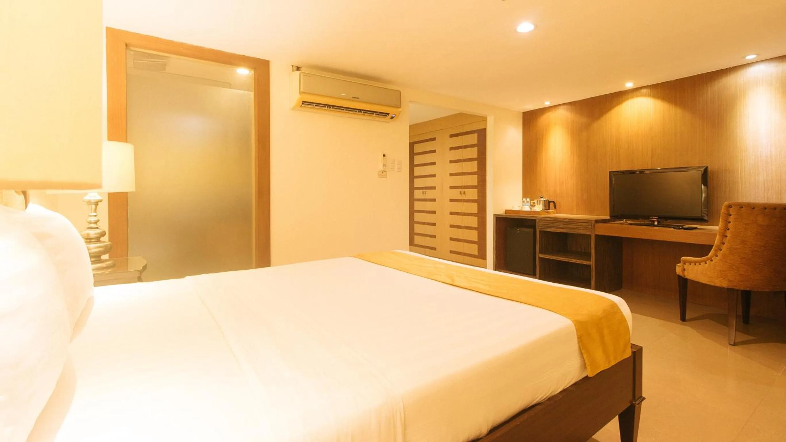 TV and multimedia, Bed in Torre Venezia Suites