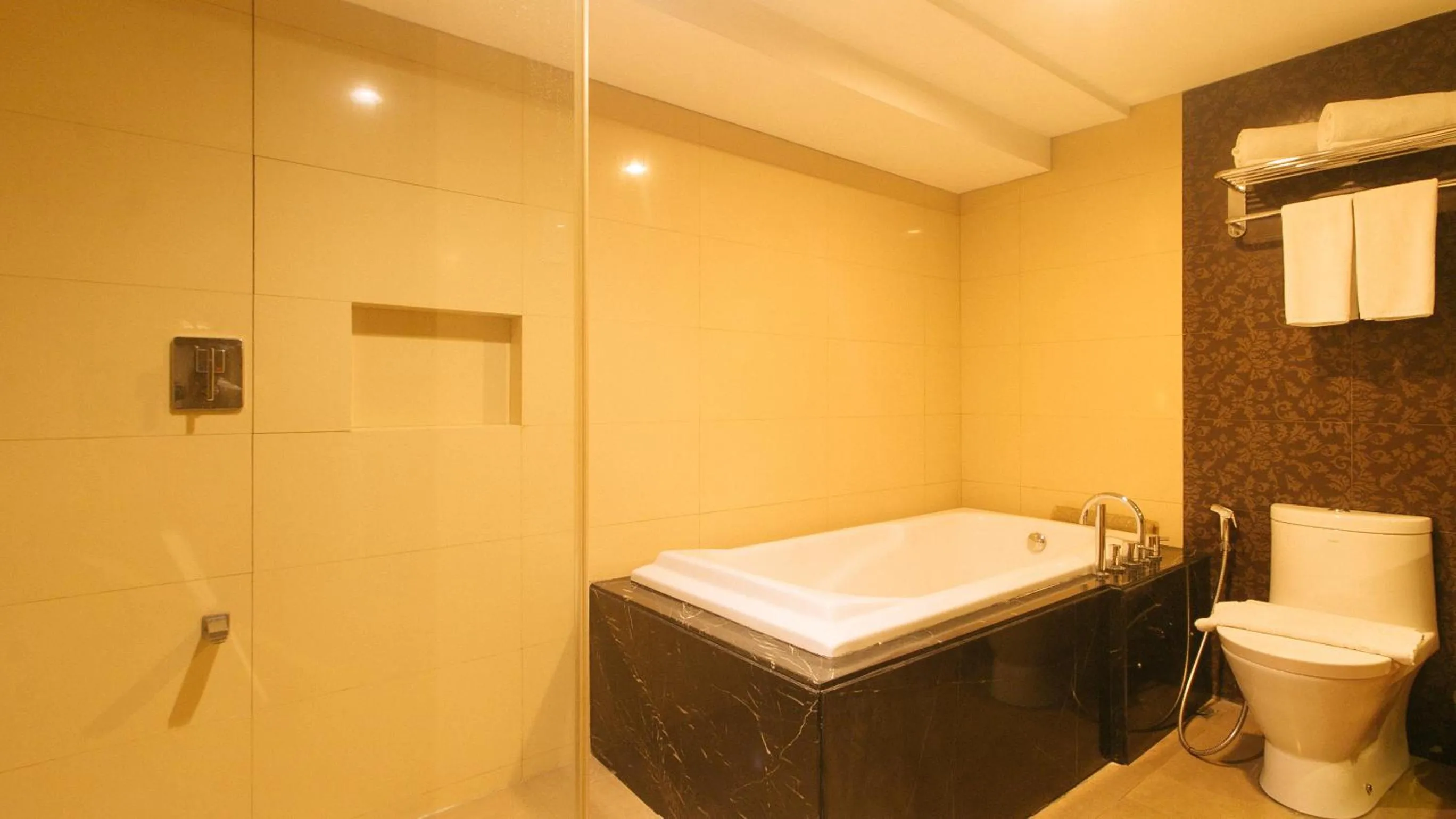 Shower in Torre Venezia Suites