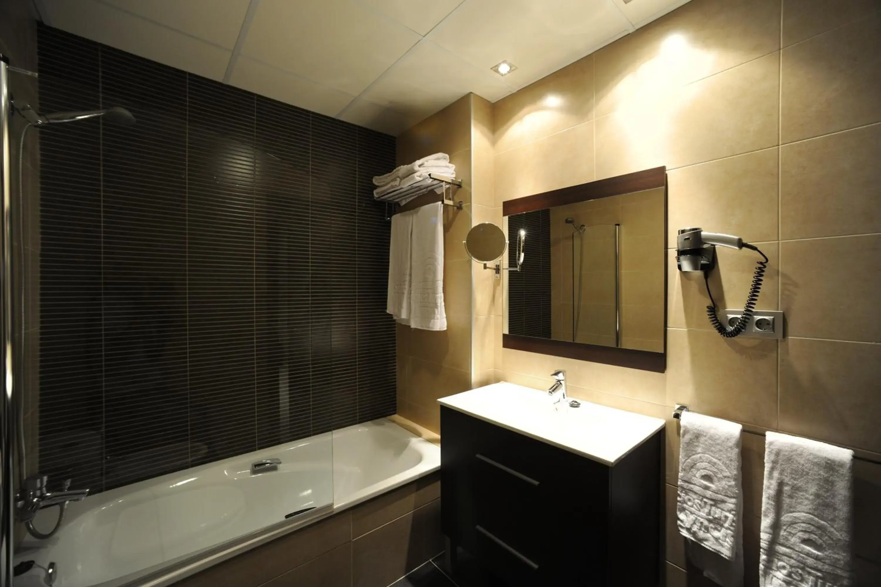 Bathroom in Leo Deluxe Punta Umbría Bathroom in Leo Deluxe Punta Umbría