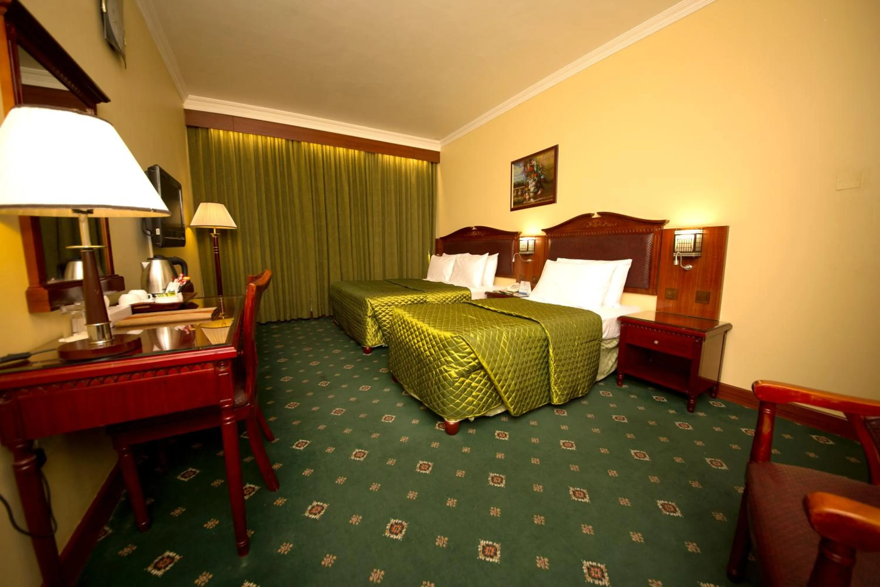 Bedroom, Bed in Mount Royal Hotel