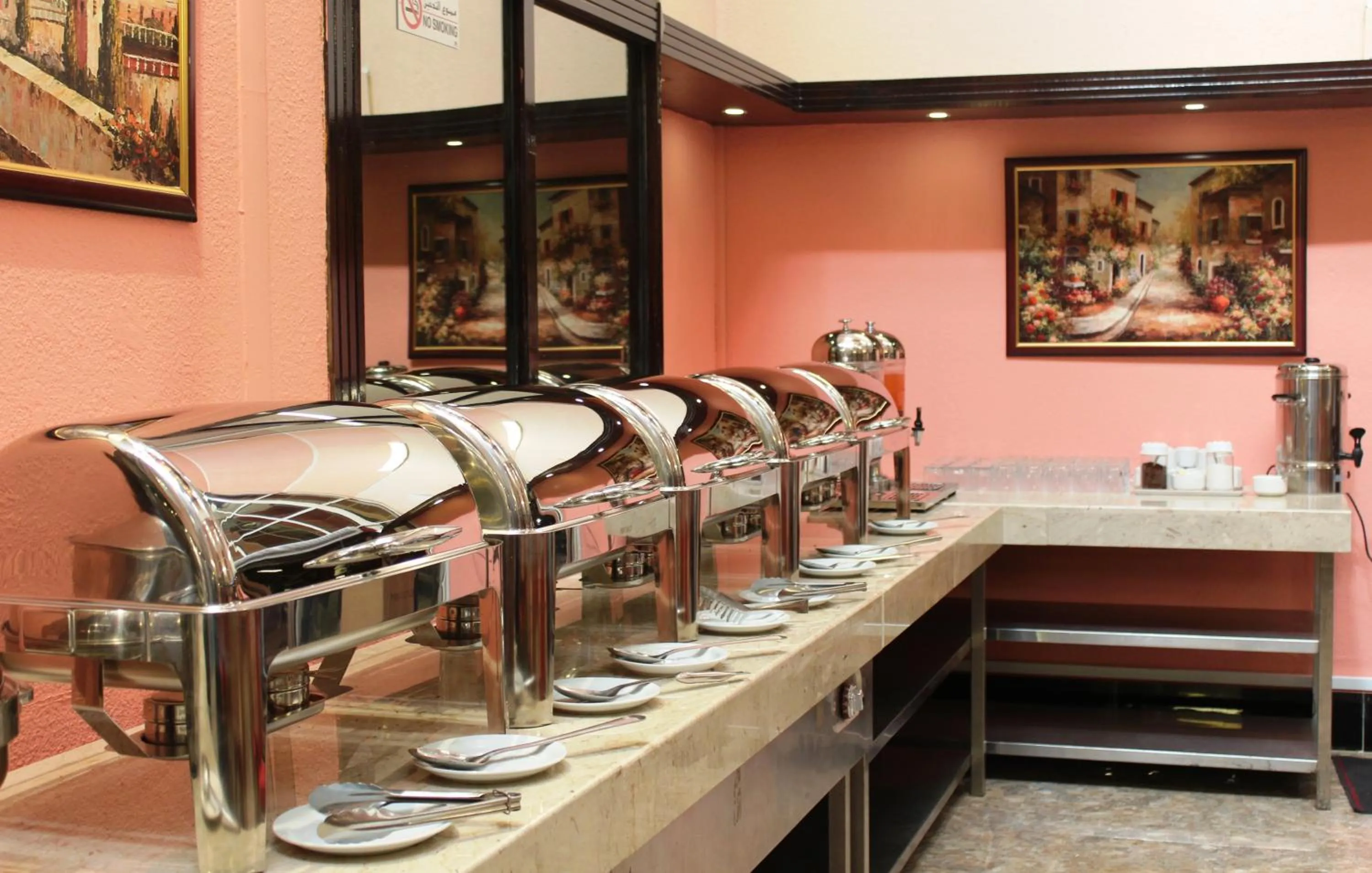 Restaurant/places to eat in Mount Royal Hotel