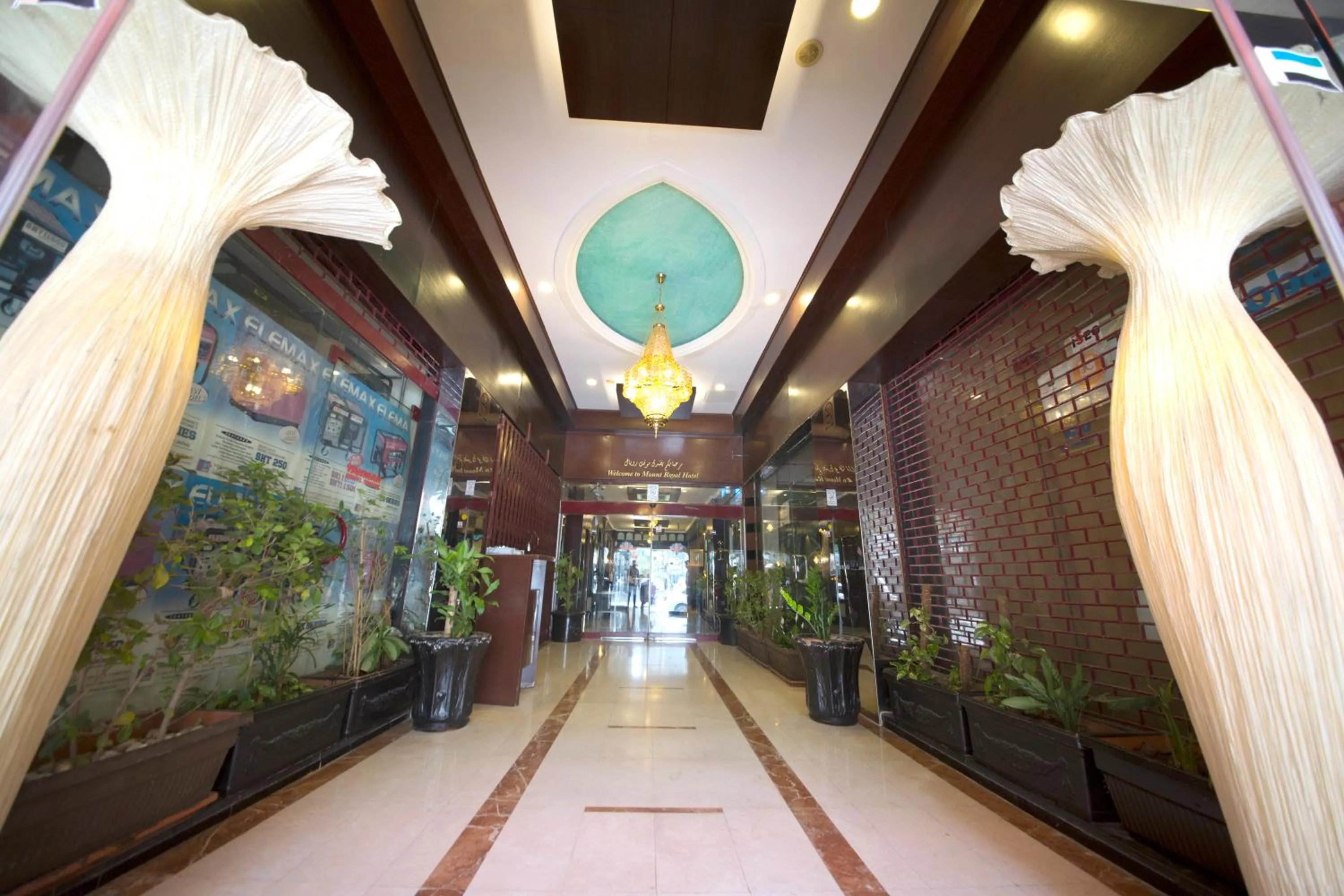 Facade/entrance in Mount Royal Hotel