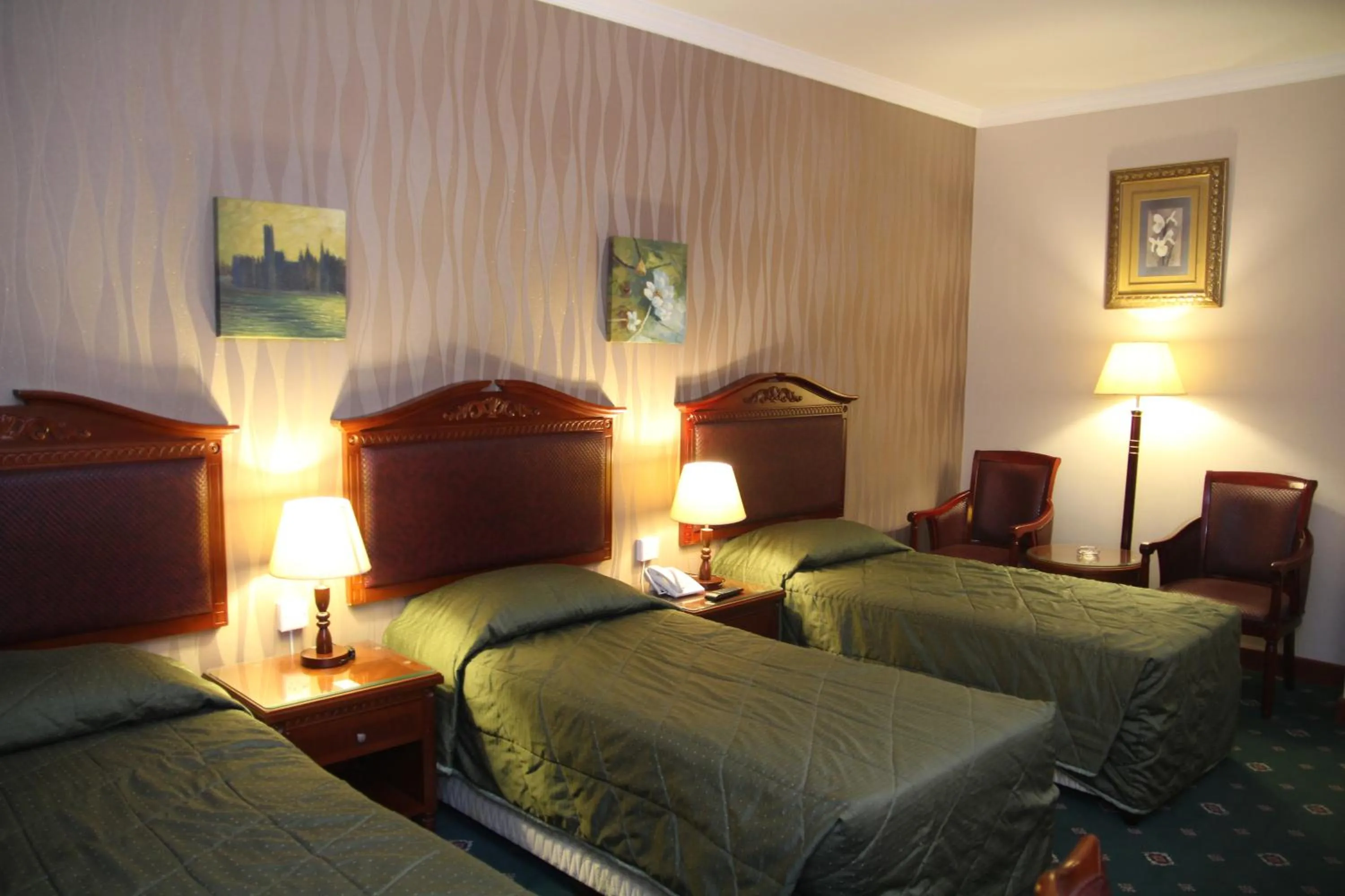 Bedroom, Bed in Mount Royal Hotel