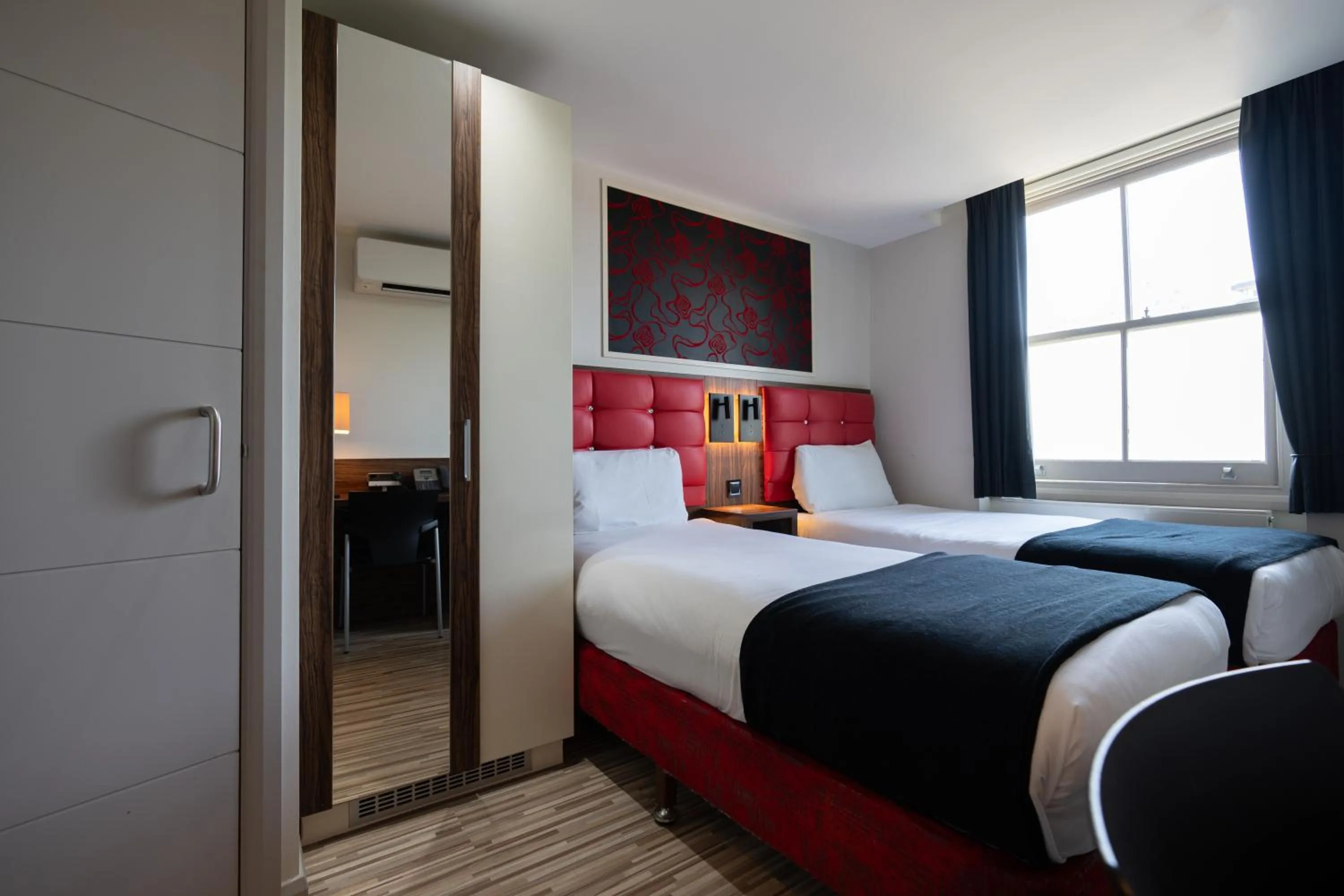 wardrobe, Bed in Simply Rooms & Suites