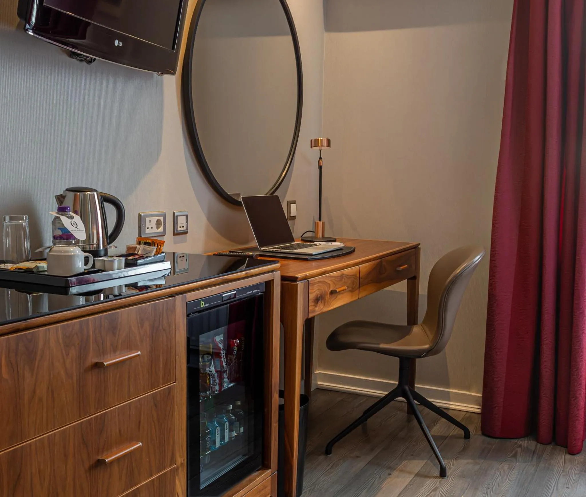 oven in The Queens Gate Hotel