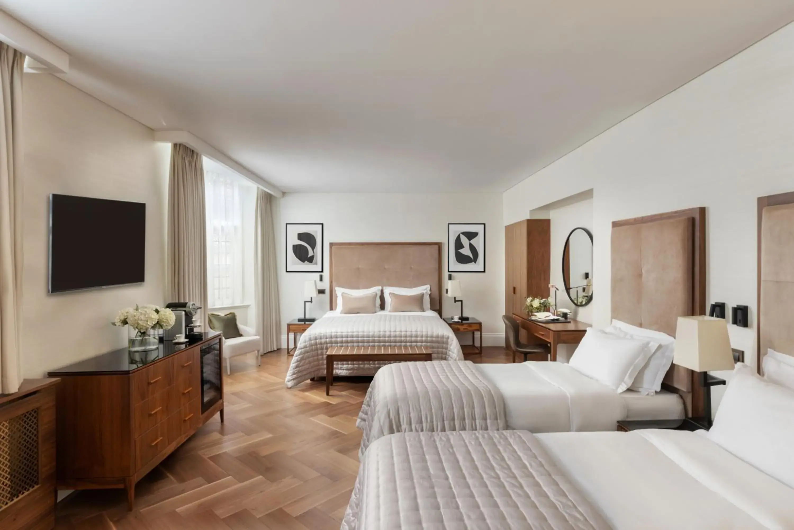 Bed in The Queens Gate Hotel Bed in The Queens Gate Hotel