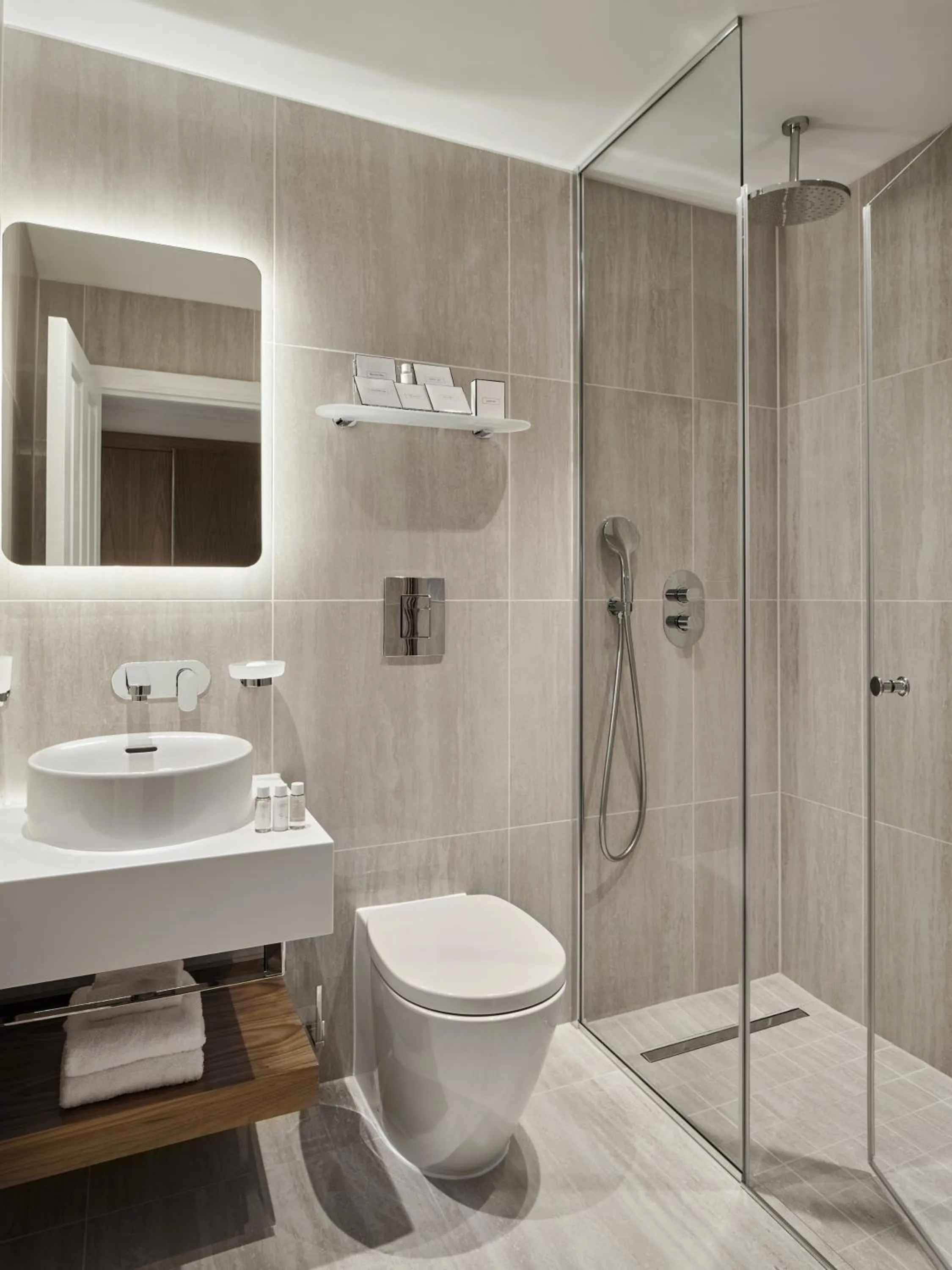 Bathroom in The Queens Gate Hotel