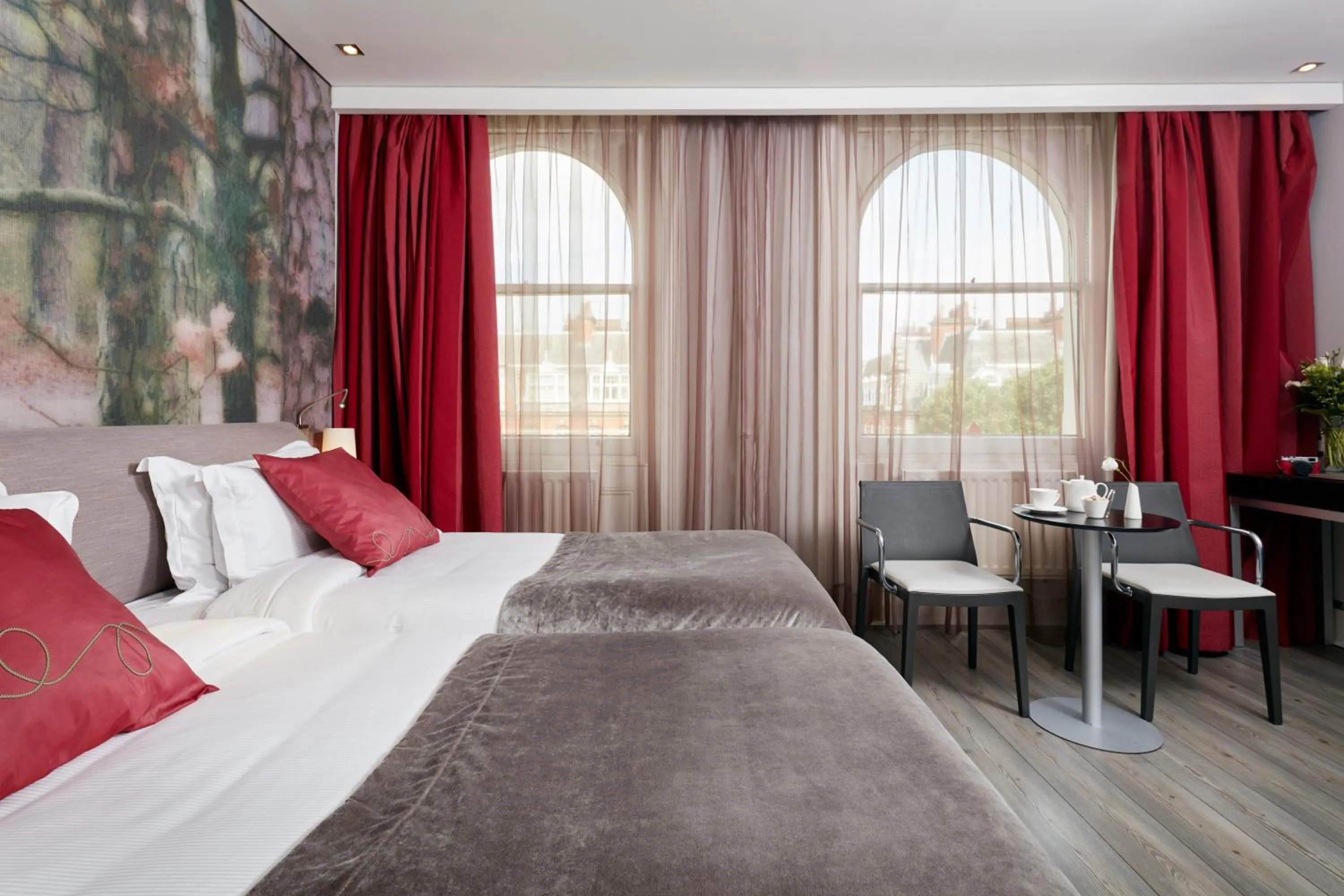 Bed in The Queens Gate Hotel