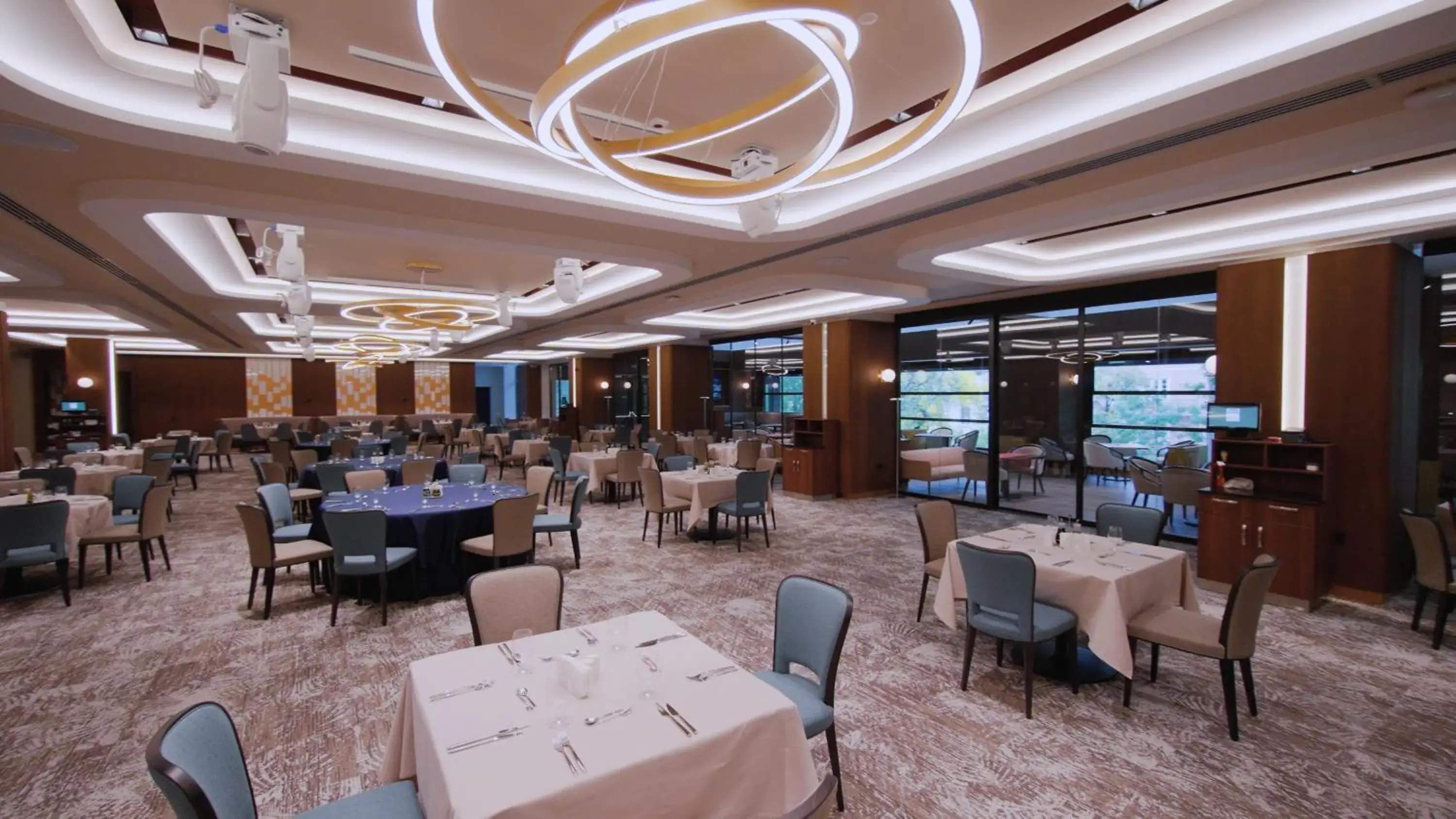 Restaurant/places to eat in Hotel Cherno More Restaurant/places to eat in Hotel Cherno More