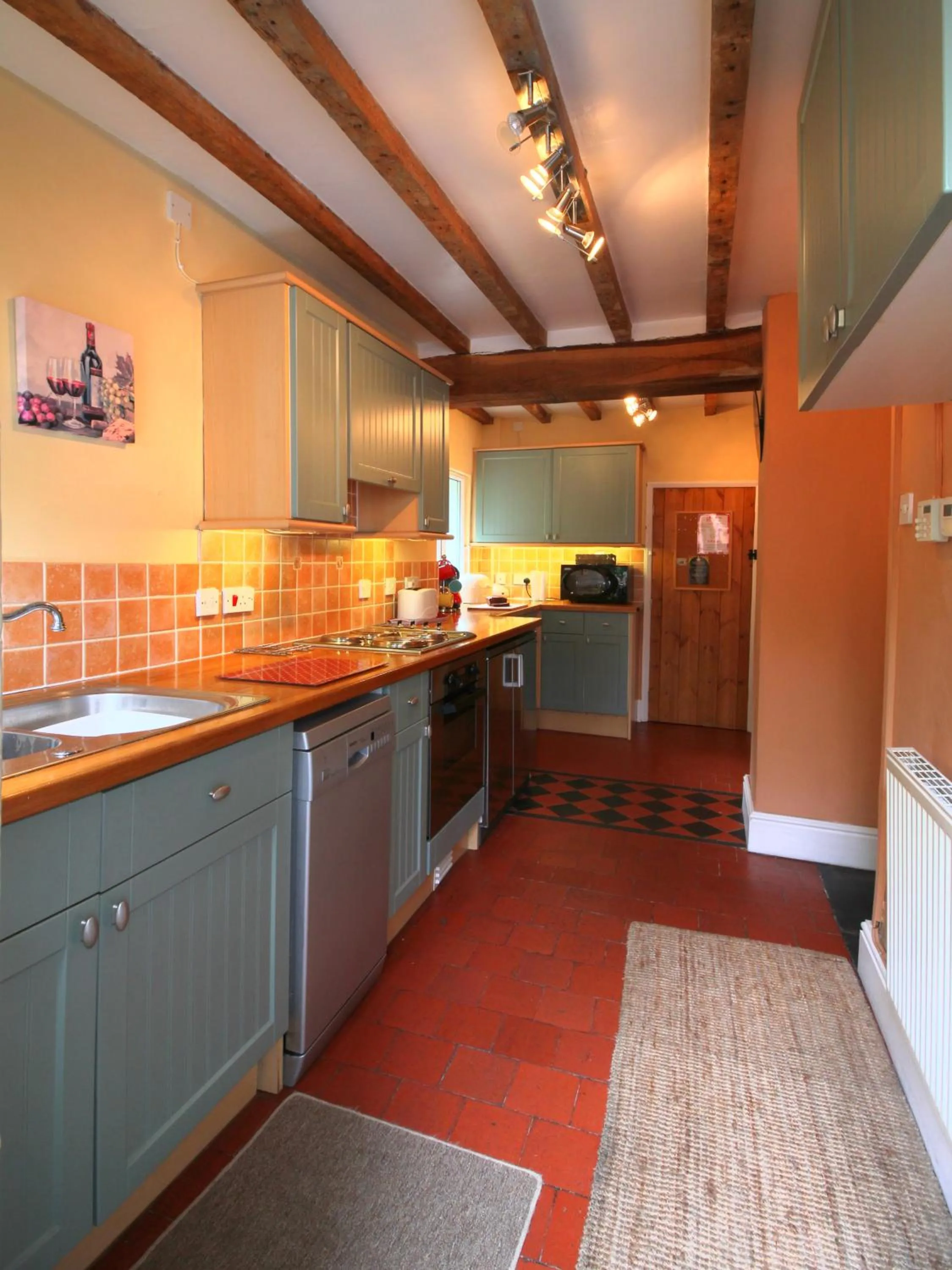Kitchen or kitchenette in Bryn Ffynnon Holiday Cottage Llanrwst