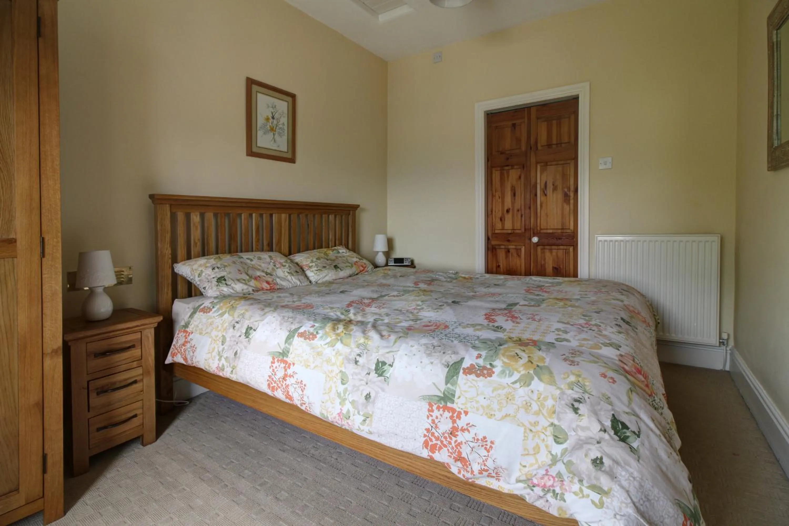 Photo of the whole room, Bed in Bryn Ffynnon Holiday Cottage Llanrwst