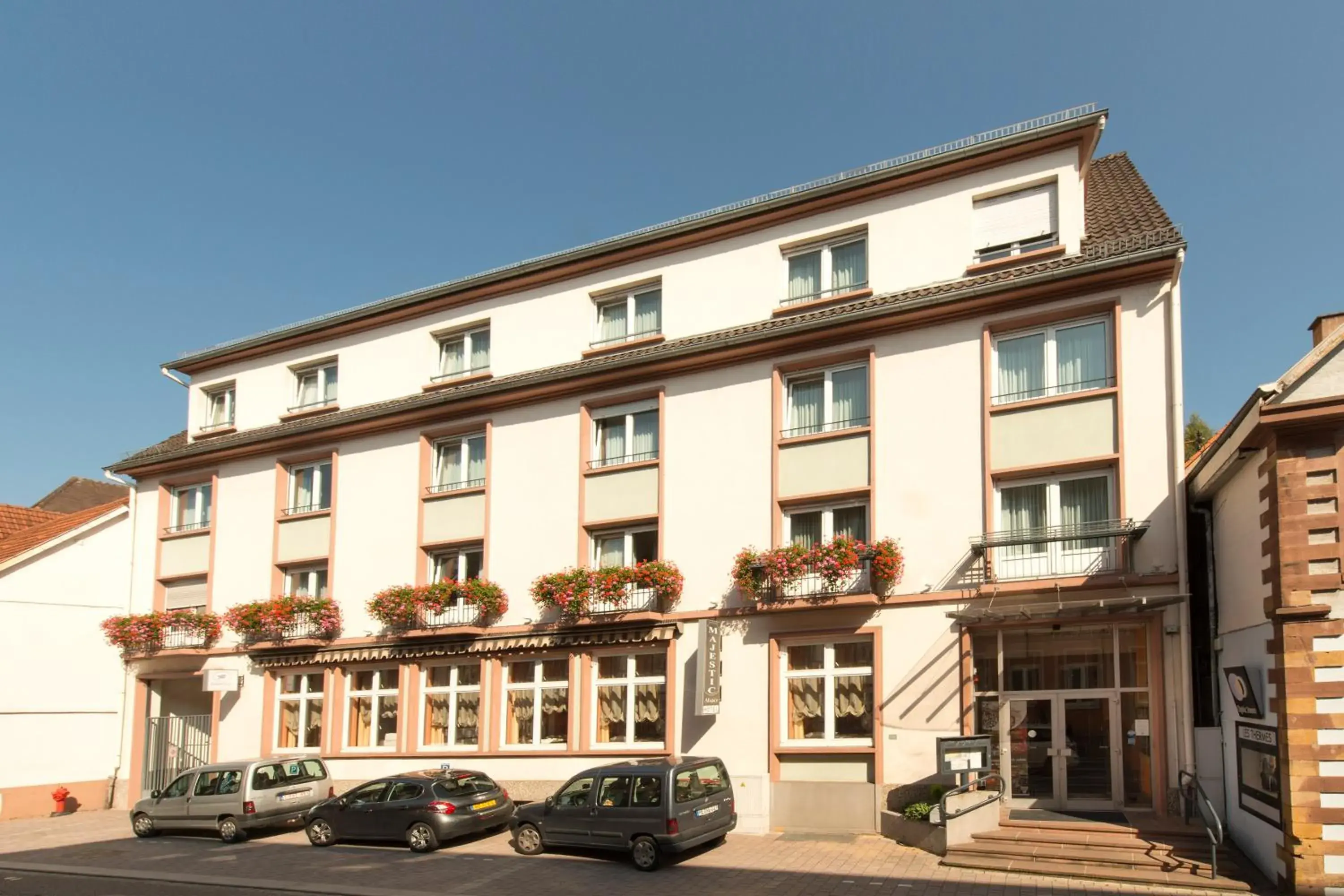 Property building in Hotel Majestic Alsace - Strasbourg Nord Property building in Hotel Majestic Alsace - Strasbourg Nord