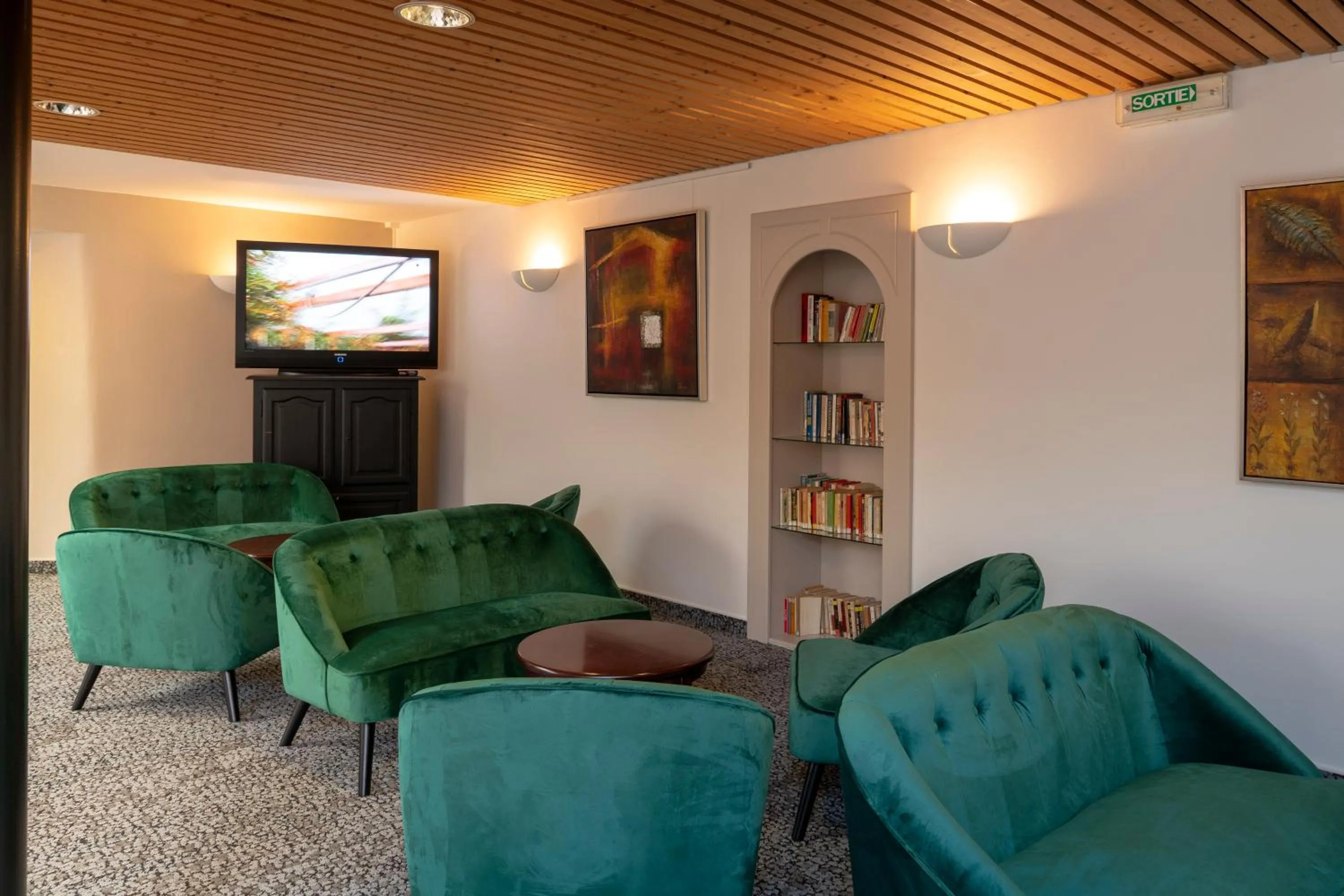 Lounge or bar in Hotel Majestic Alsace - Strasbourg Nord
