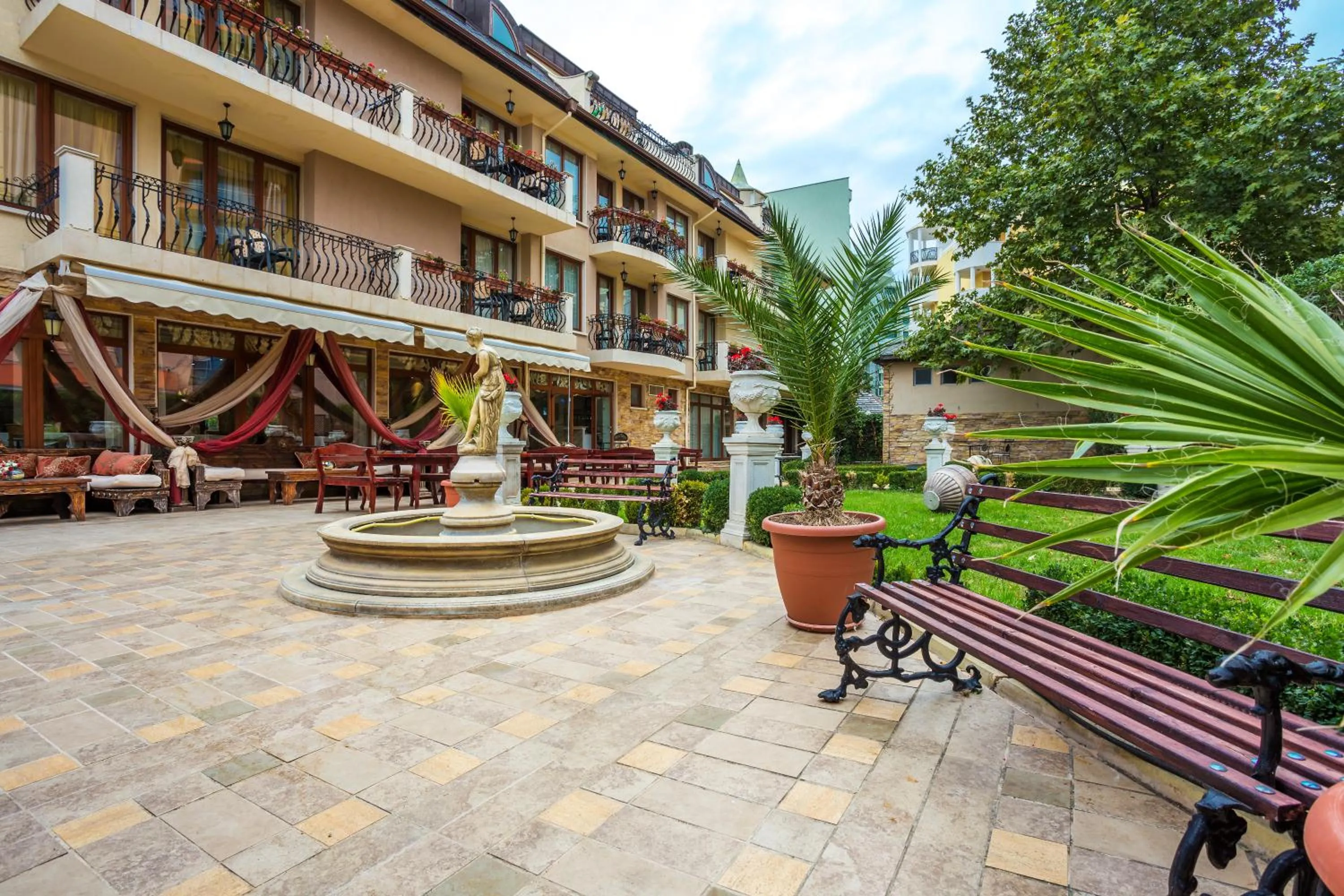 Facade/entrance in Family Hotel Gold Pearl