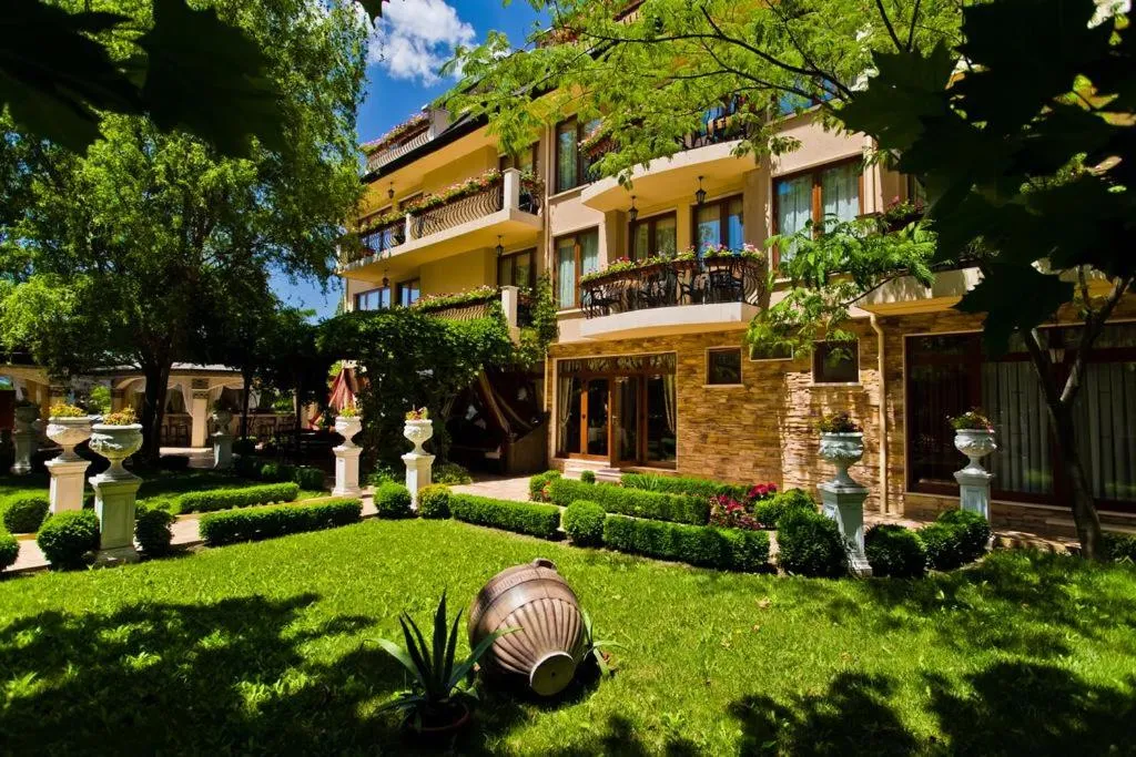 Facade/entrance in Family Hotel Gold Pearl