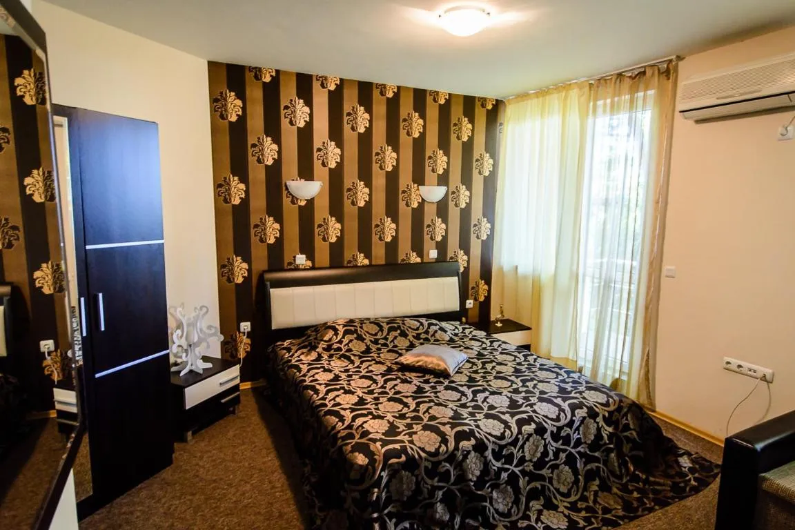 Bedroom, Bed in Sunrise Hotel