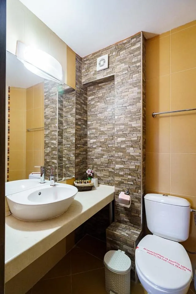 Bathroom in Sunrise Hotel