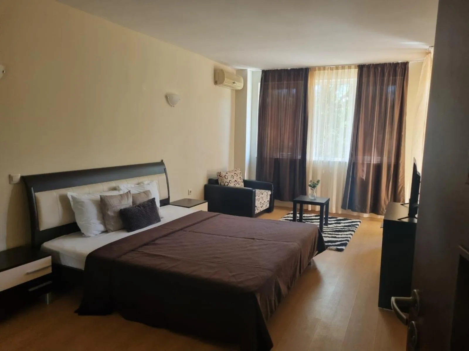 Bed in Sunrise Hotel