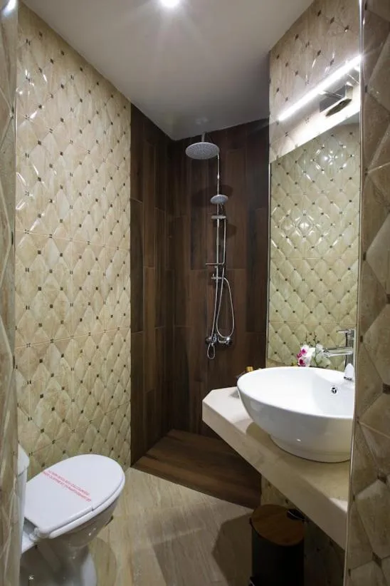 Bathroom in Sunrise Hotel