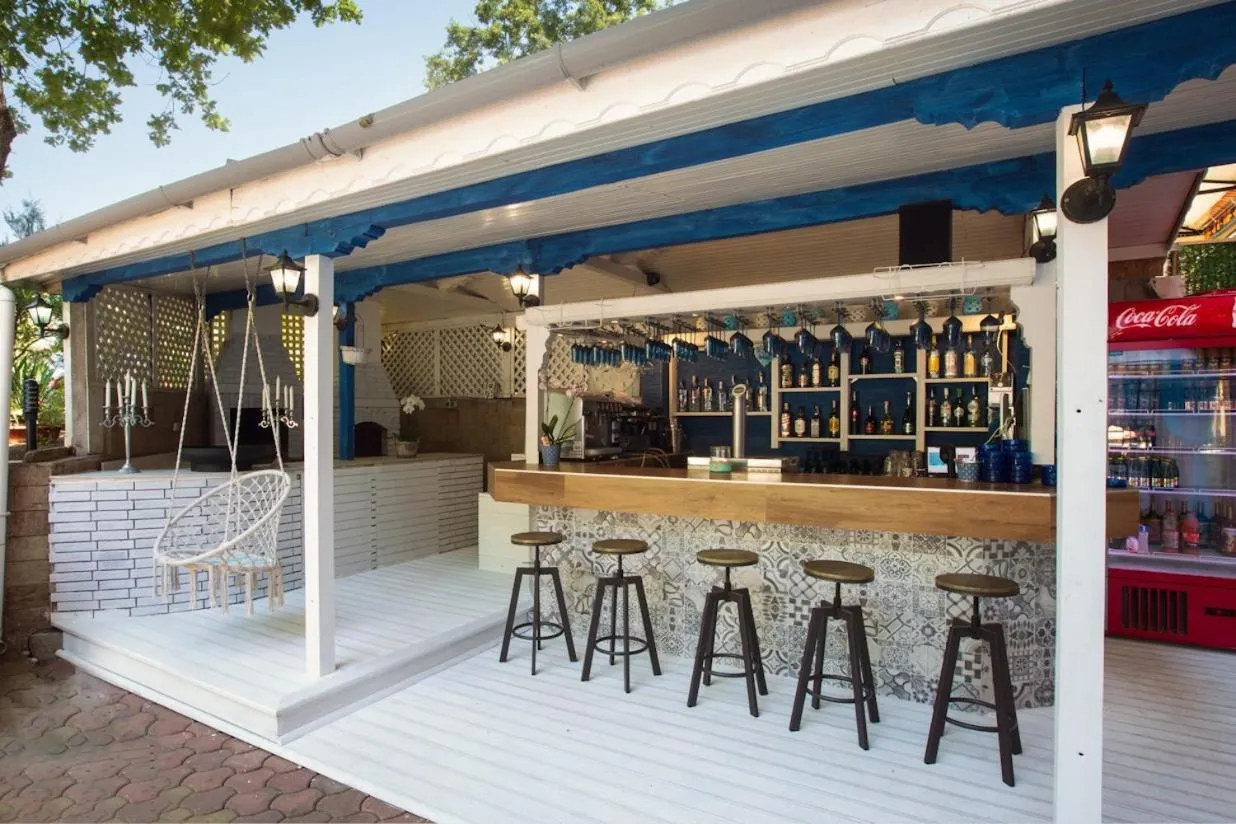 Restaurant/places to eat in Sunrise Hotel