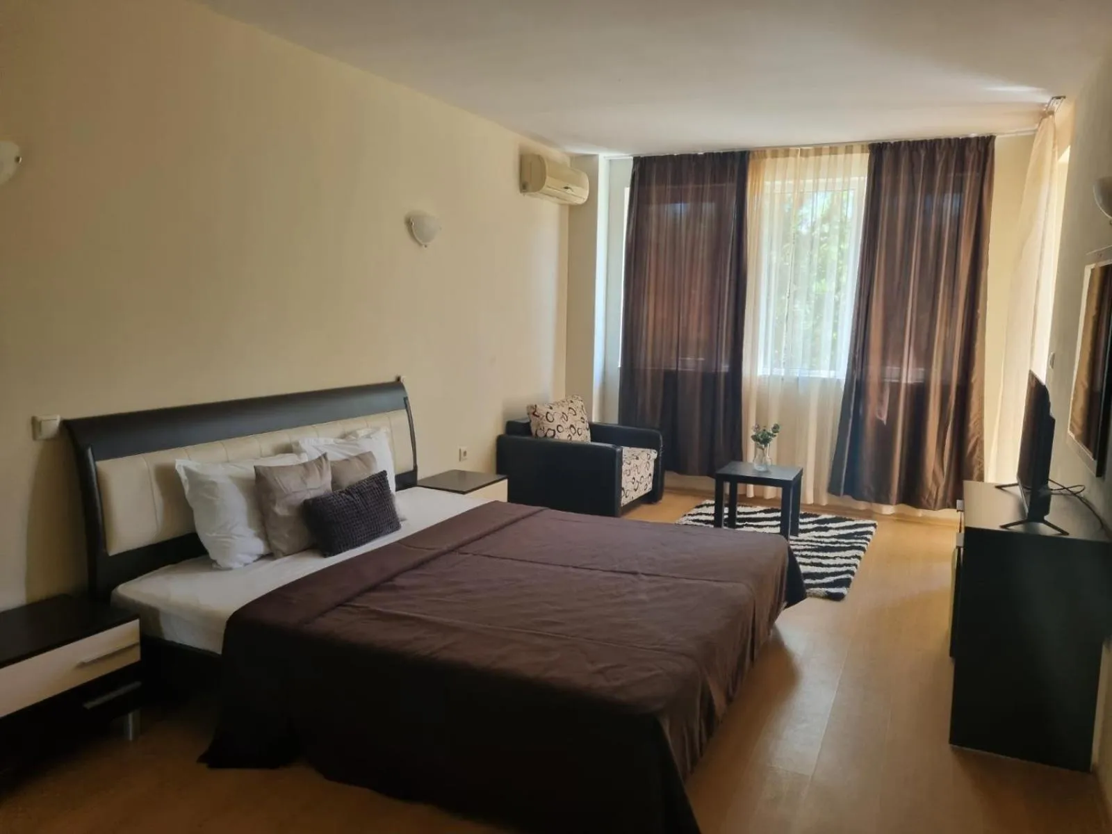 Bed in Sunrise Hotel