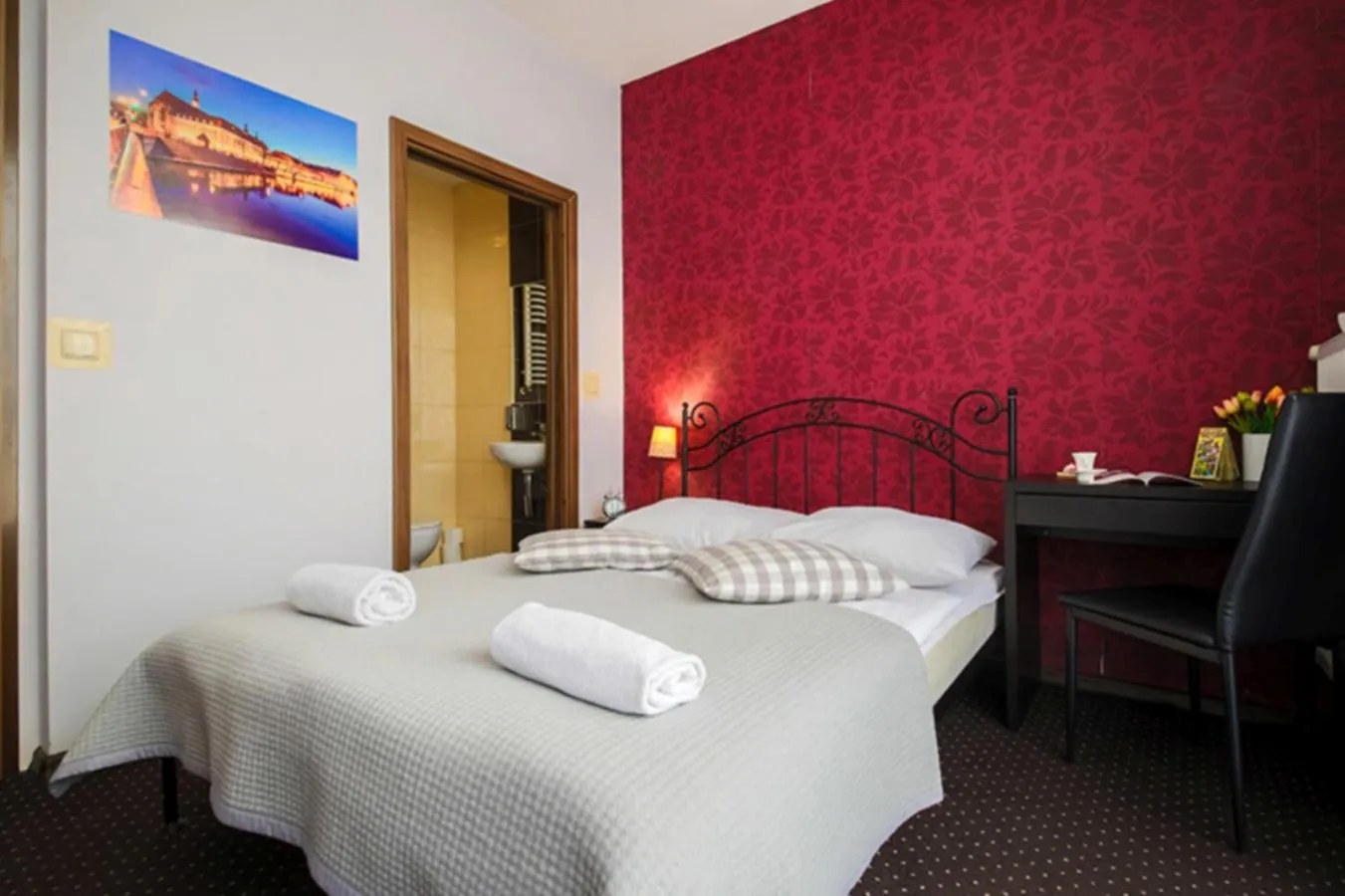 Bedroom, Bed in Boogie Deluxe Old Town