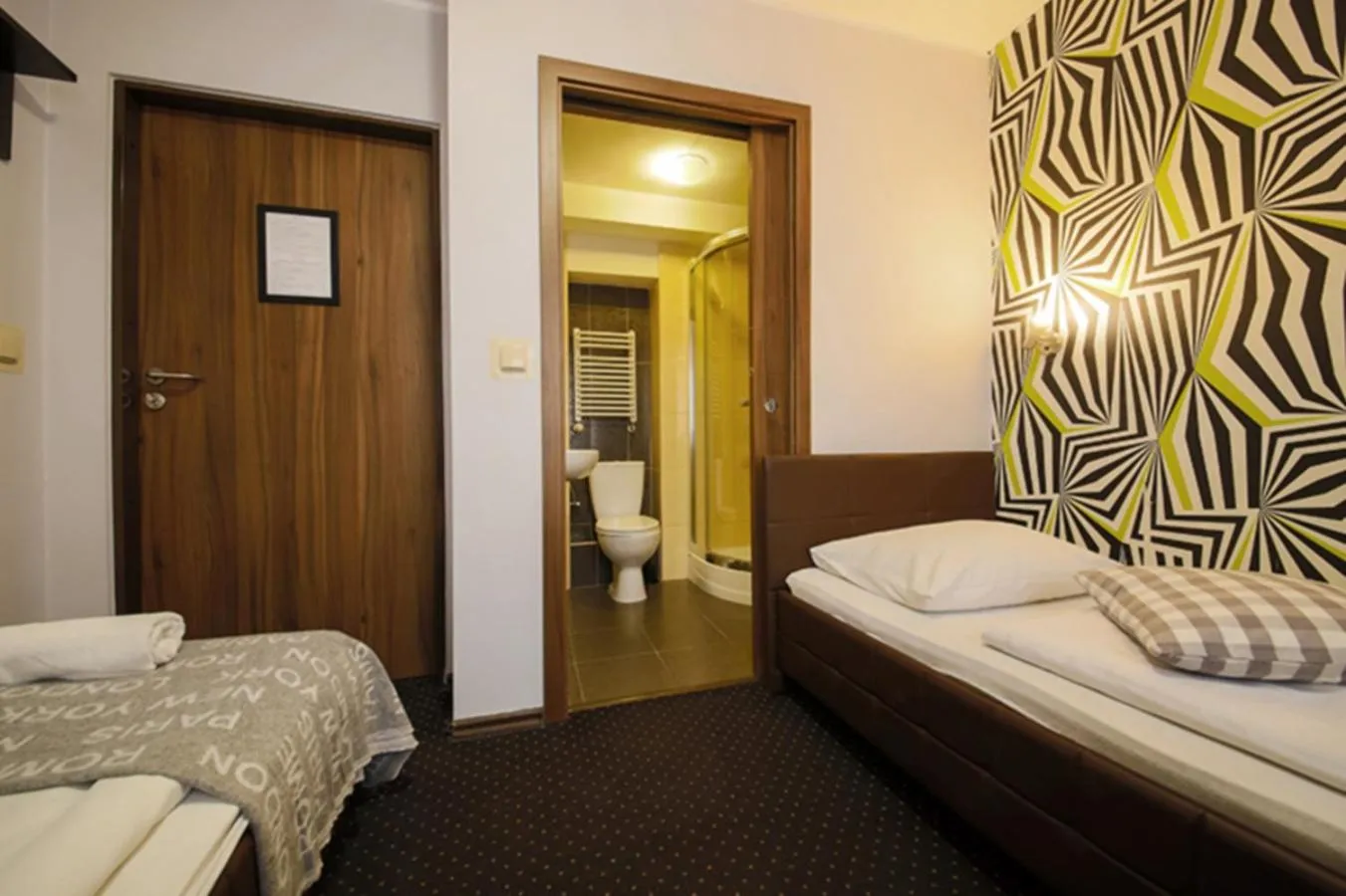 Bathroom, Bed in Boogie Deluxe Old Town