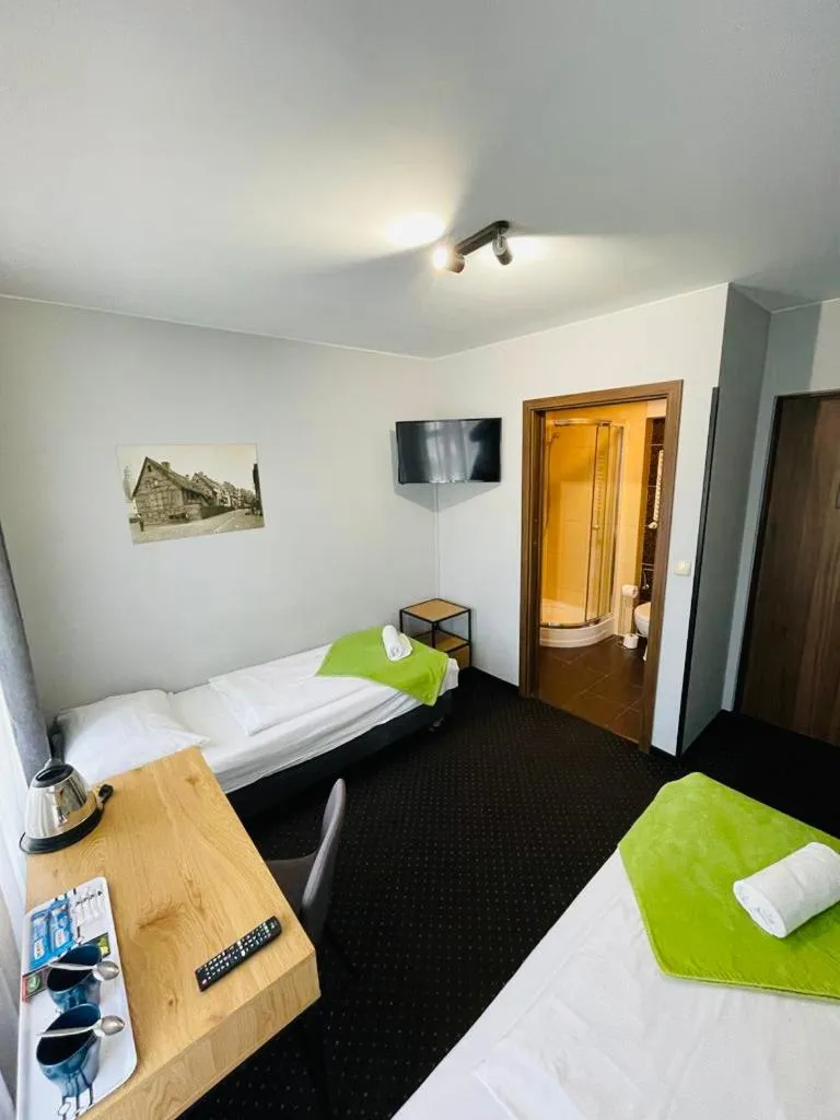 Bathroom, Bed in Boogie Deluxe Old Town