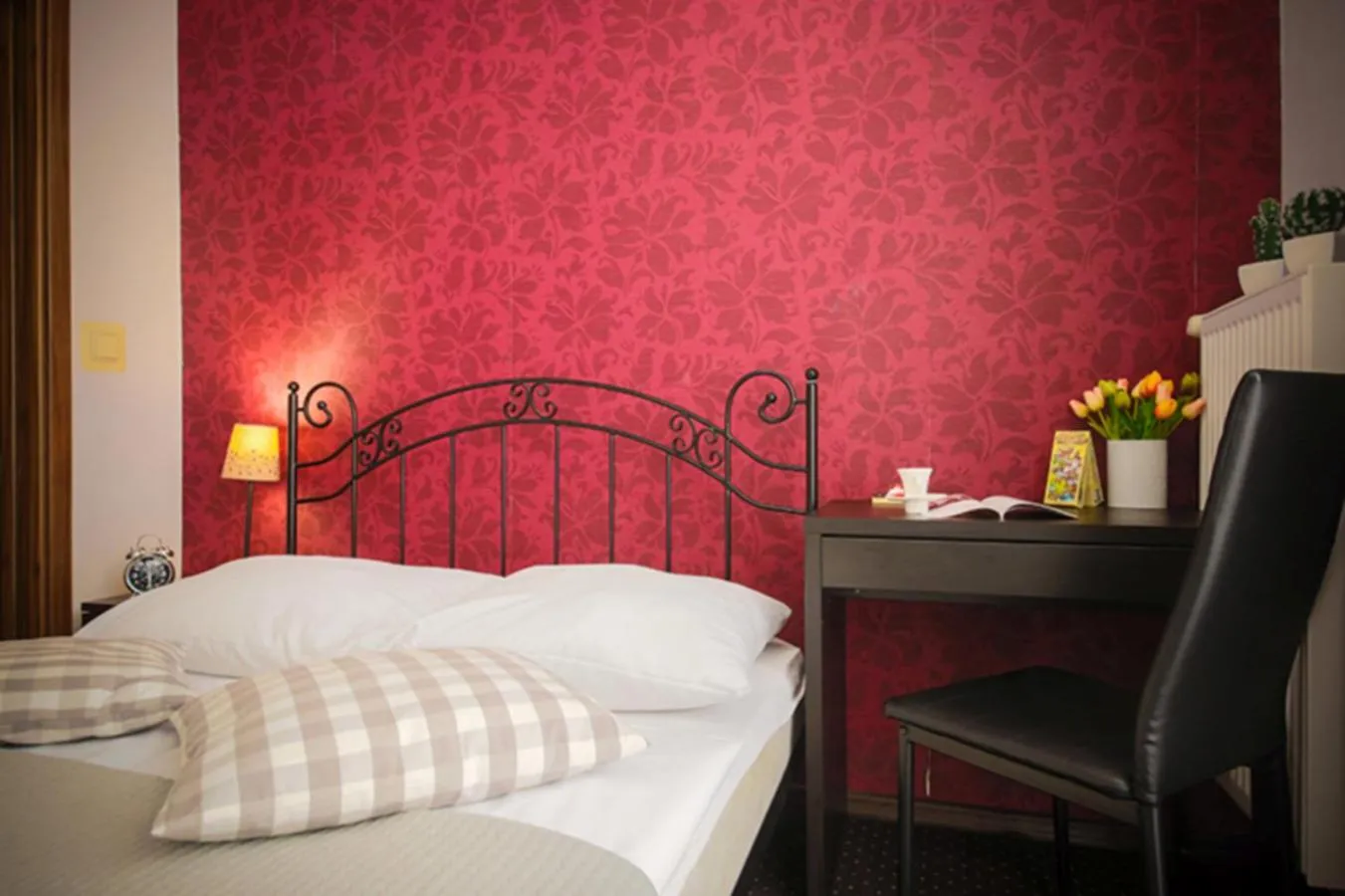 Bedroom, Bed in Boogie Deluxe Old Town