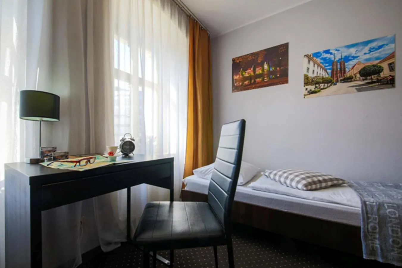 Bedroom, Bed in Boogie Deluxe Old Town