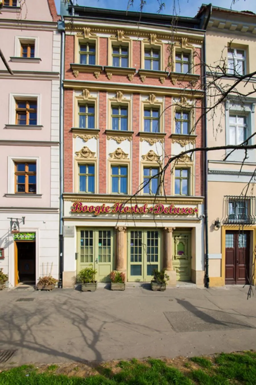 Facade/entrance in Boogie Deluxe Old Town