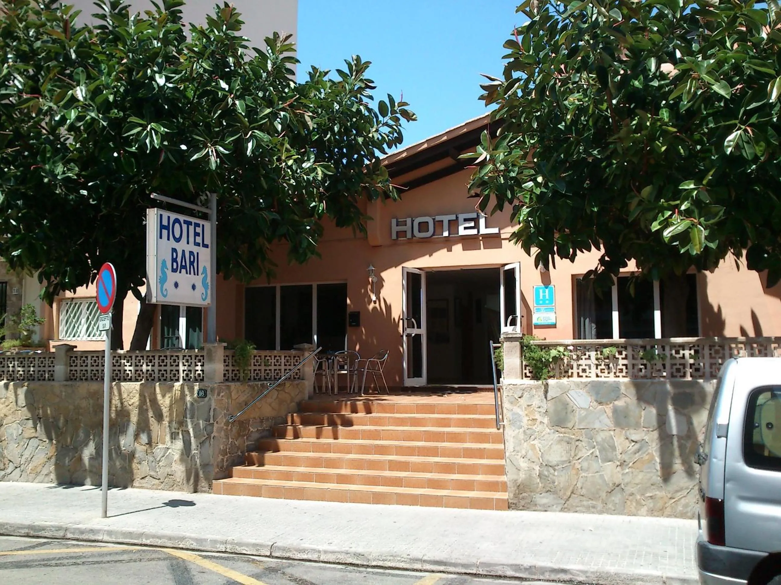 Facade/entrance in Hotel Bari