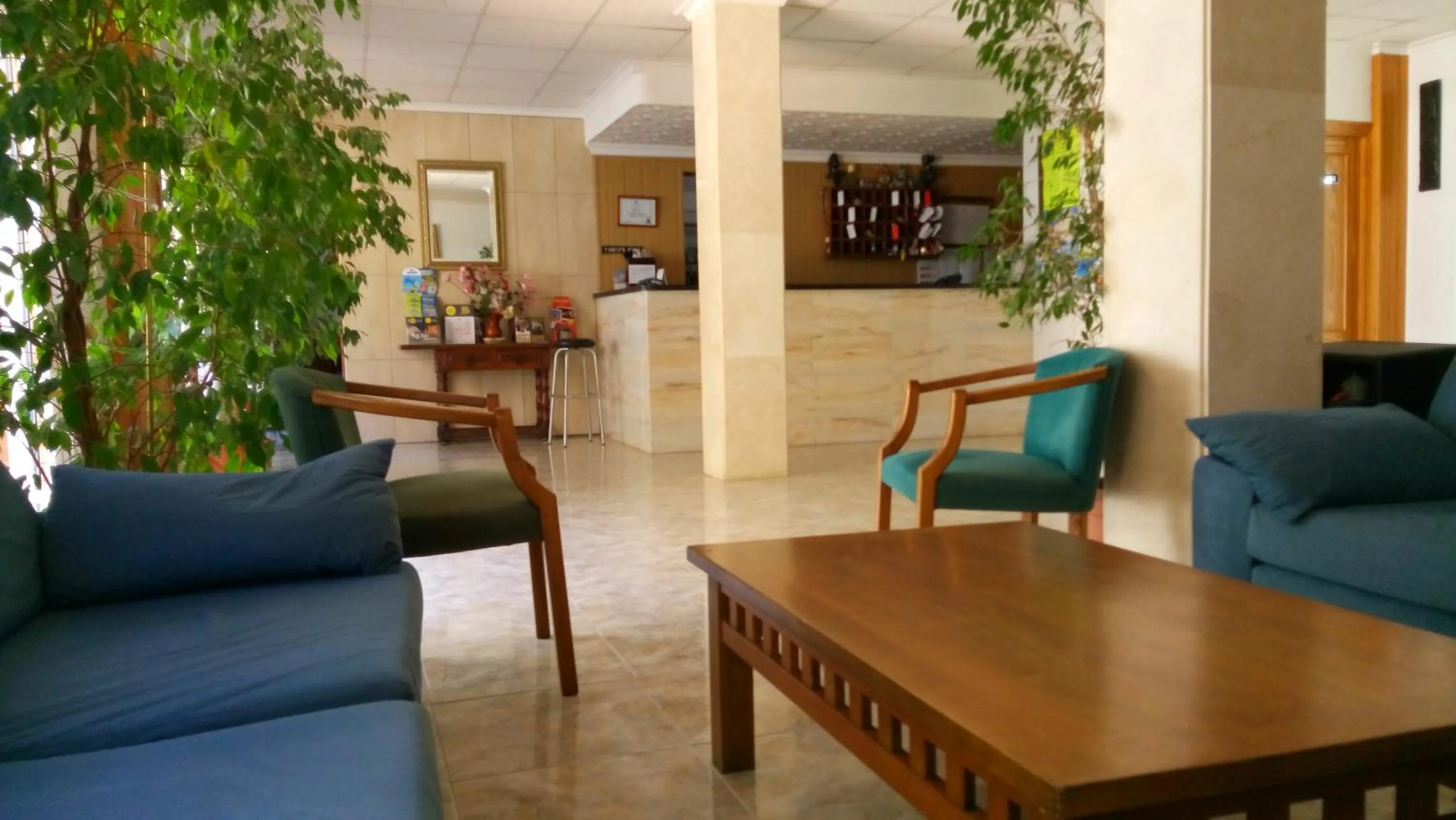 Communal lounge/ TV room in Hotel Bari