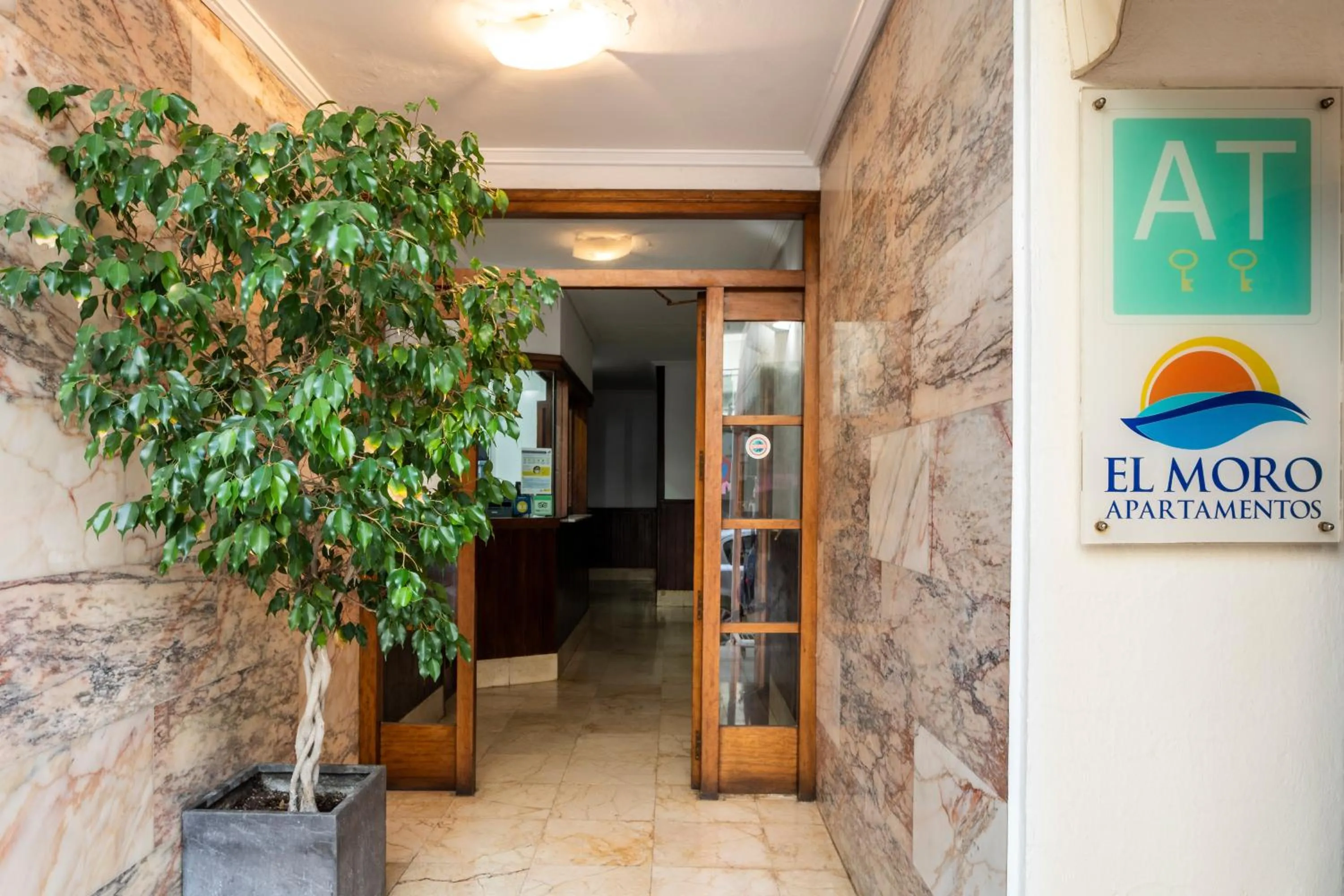 Apartamentos El Moro
