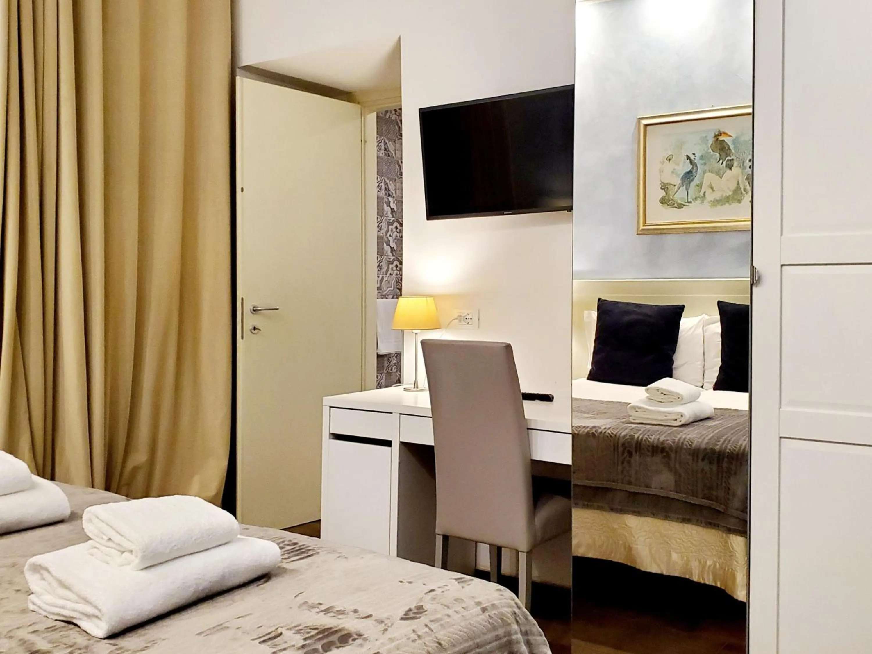 TV and multimedia, Bed in Vela Rooms