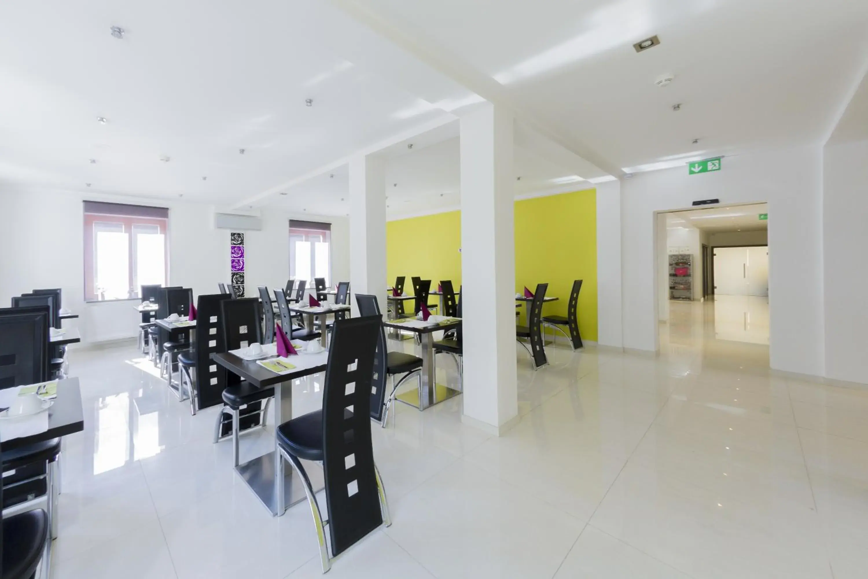 Restaurant/places to eat in Hotel Herrmes Restaurant/places to eat in Hotel Herrmes