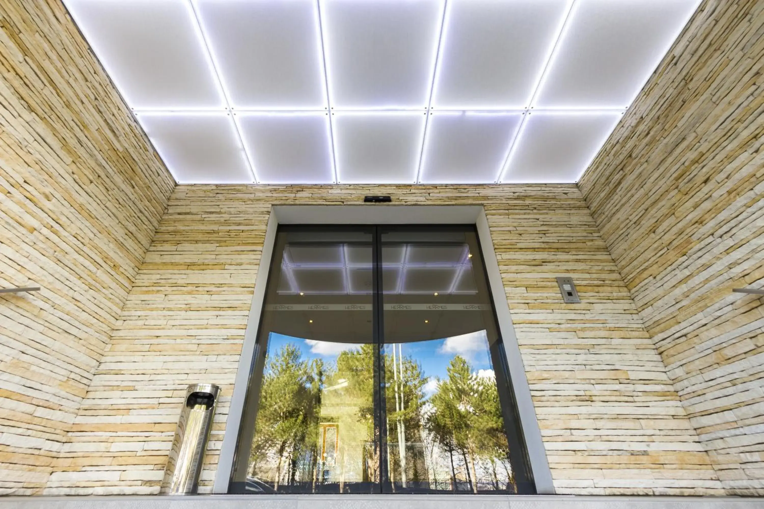 Facade/entrance in Hotel Herrmes Facade/entrance in Hotel Herrmes