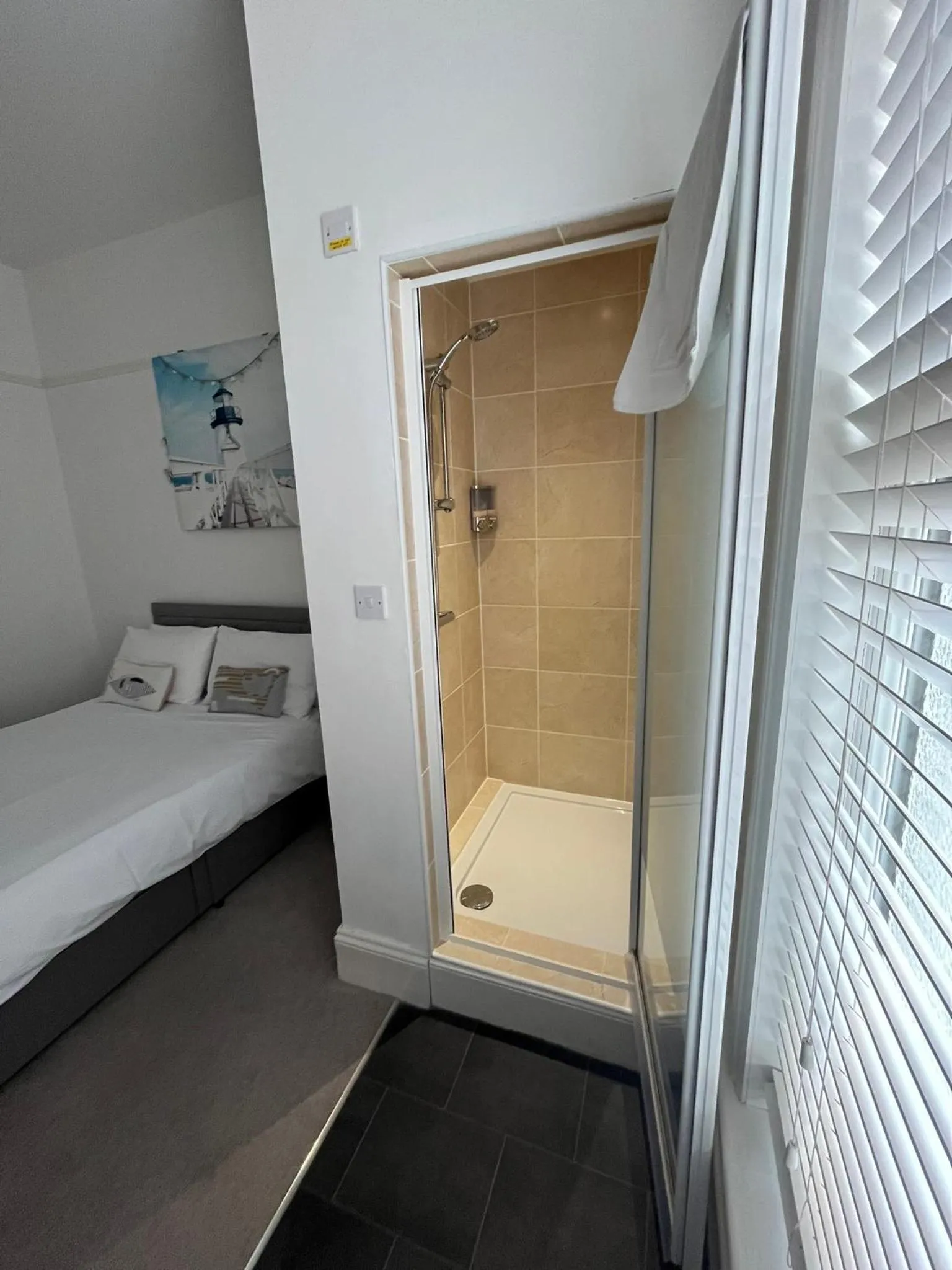 Shower, Bed in Hotel 50