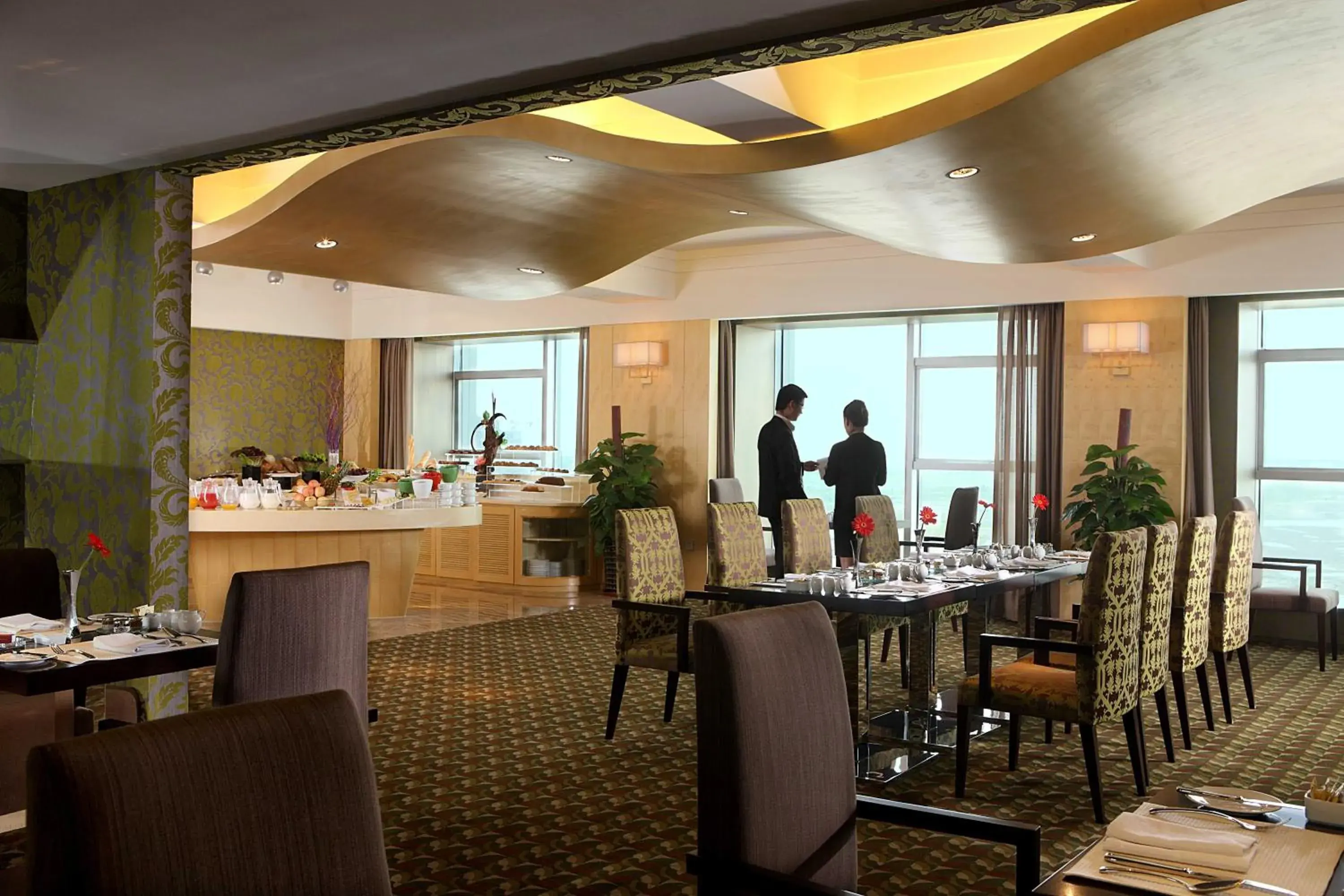 Lounge or bar in Crowne Plaza Tianjin Binhai by IHG Lounge or bar in Crowne Plaza Tianjin Binhai by IHG