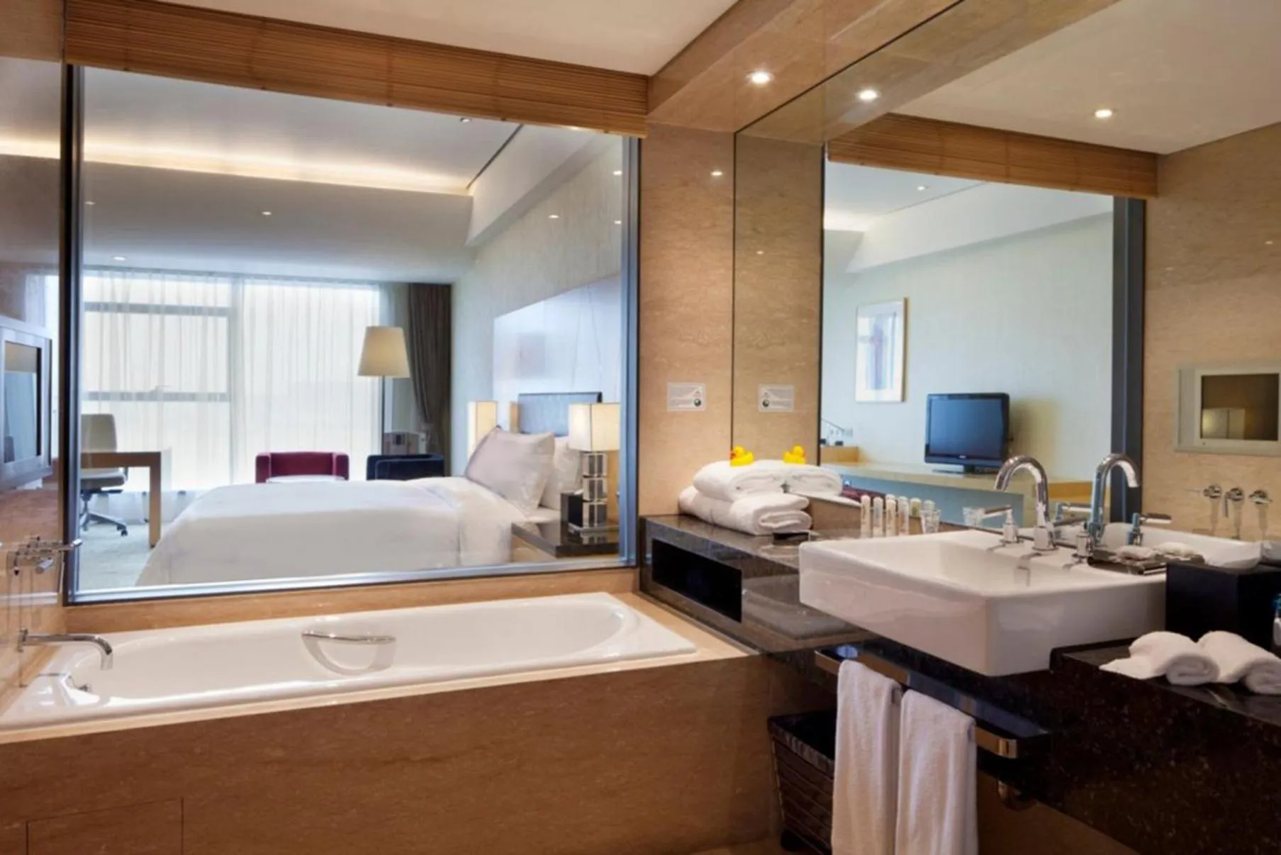 Photo of the whole room, Bed in Crowne Plaza Tianjin Binhai by IHG