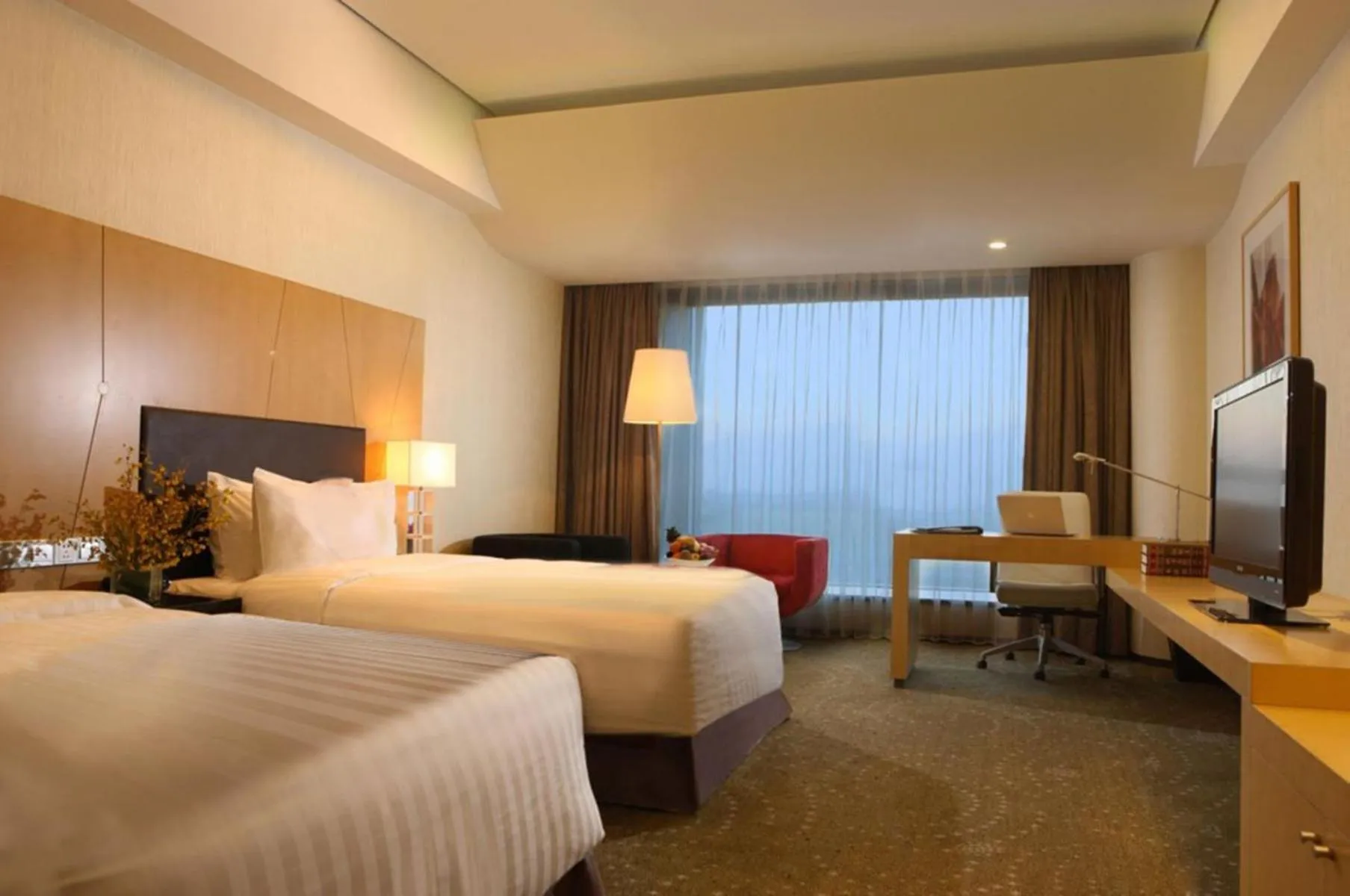 Photo of the whole room, Bed in Crowne Plaza Tianjin Binhai by IHG