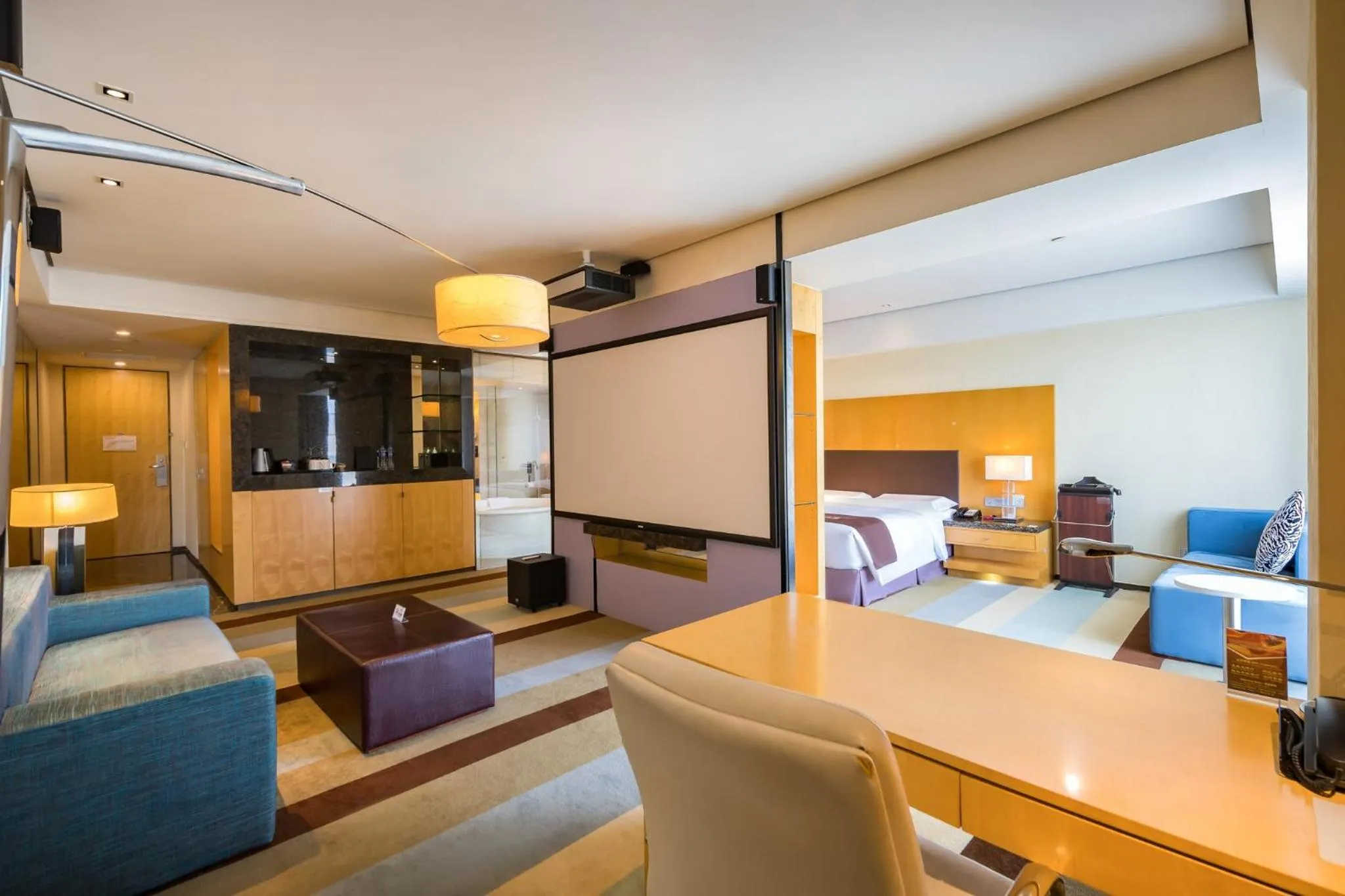 Photo of the whole room, Bed in Crowne Plaza Tianjin Binhai by IHG