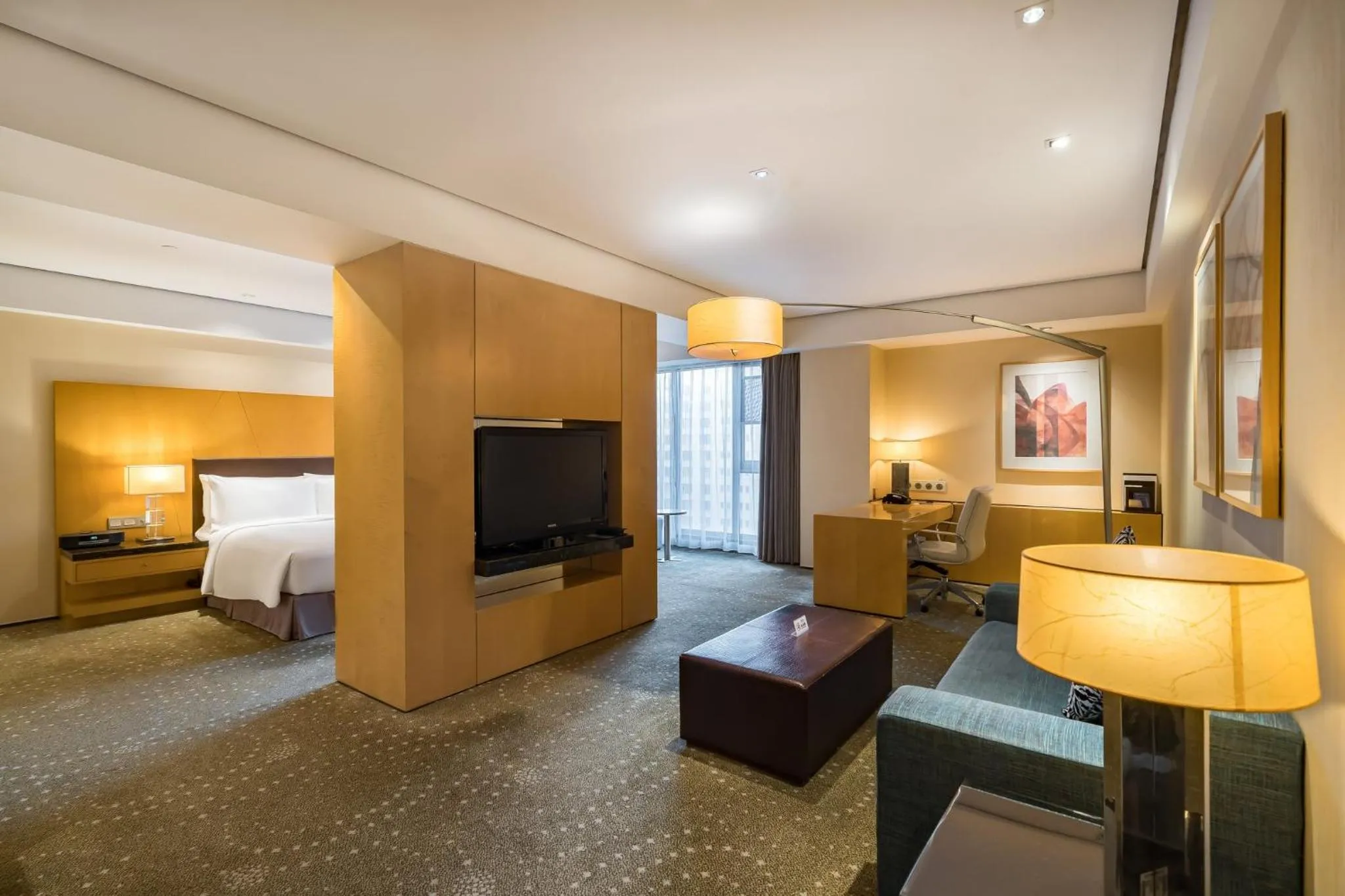 Photo of the whole room, Bed in Crowne Plaza Tianjin Binhai by IHG