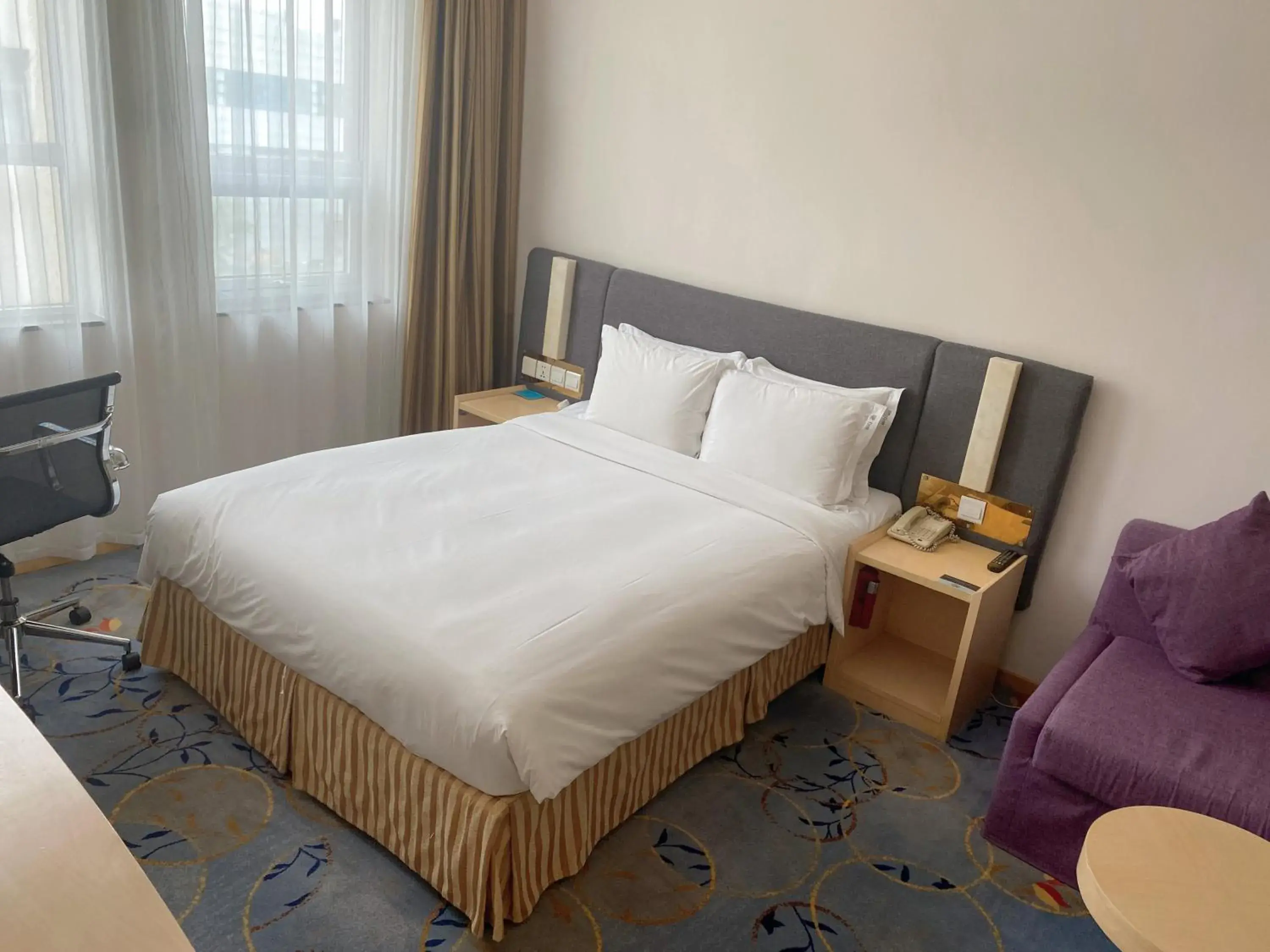 Photo of the whole room, Bed in Holiday Inn Express Tianjin Airport by IHG Photo of the whole room, Bed in Holiday Inn Express Tianjin Airport by IHG