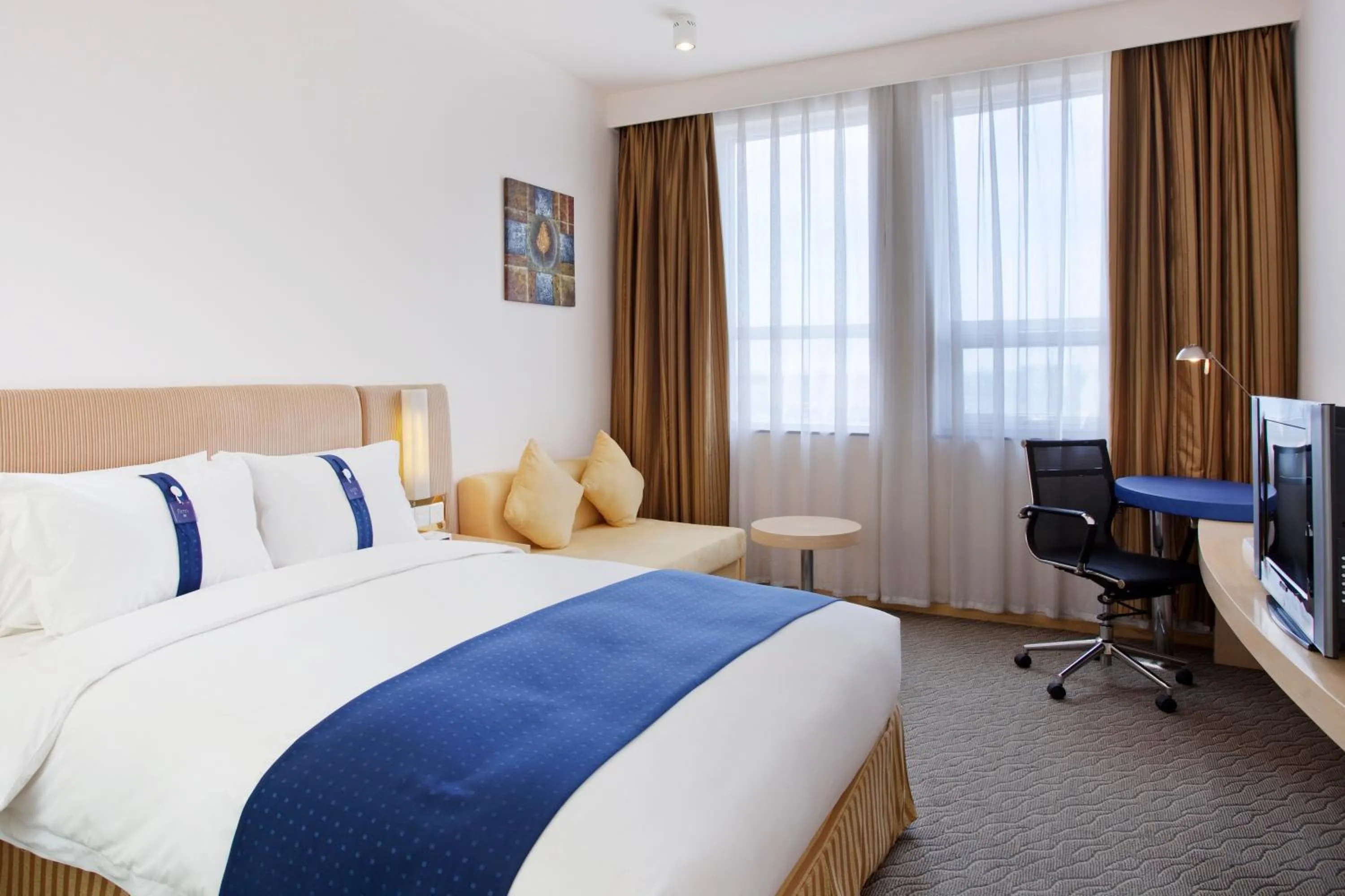 Photo of the whole room, Bed in Holiday Inn Express Tianjin Airport by IHG