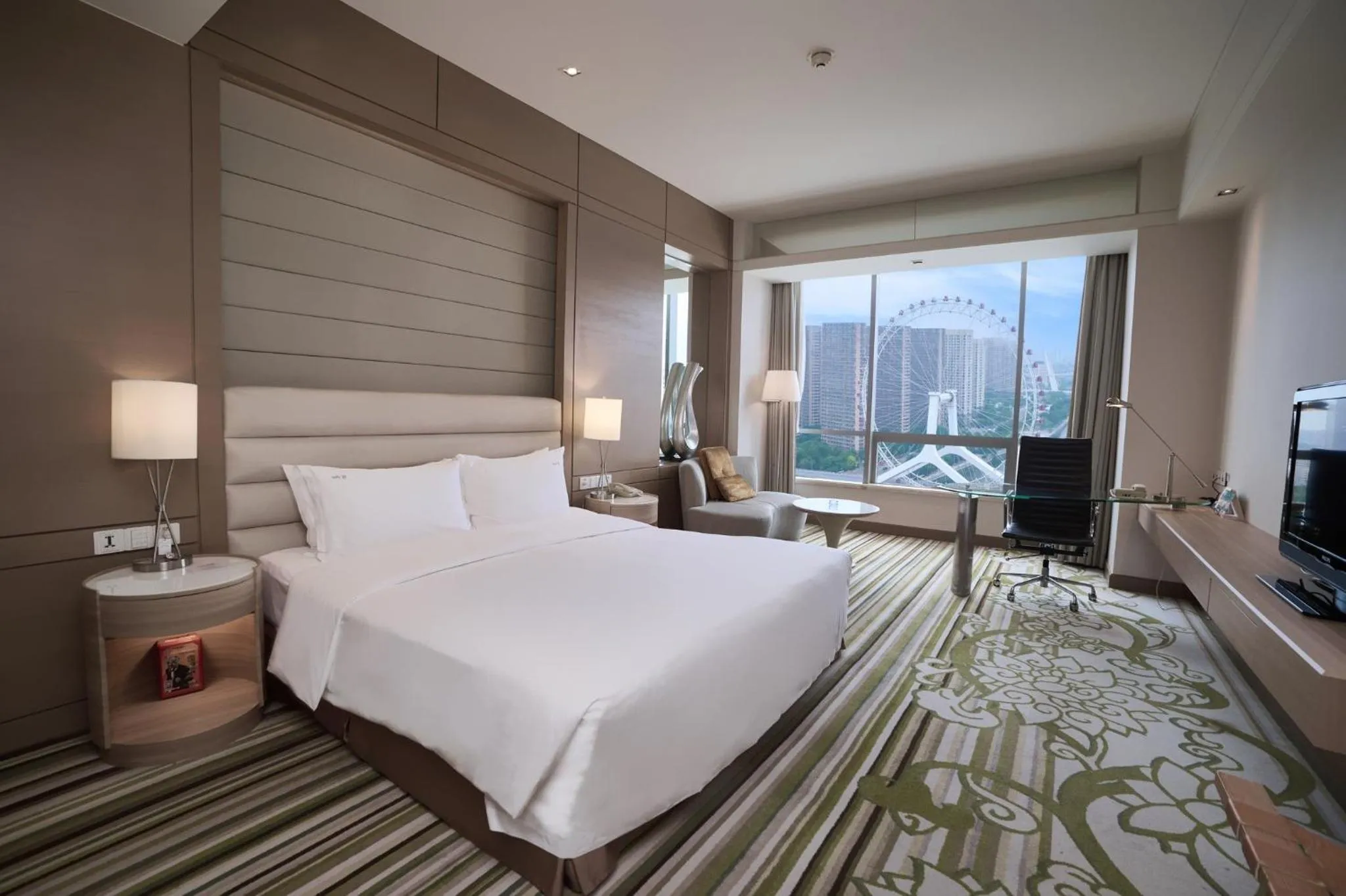Photo of the whole room, Bed in Holiday Inn Tianjin Riverside by IHG