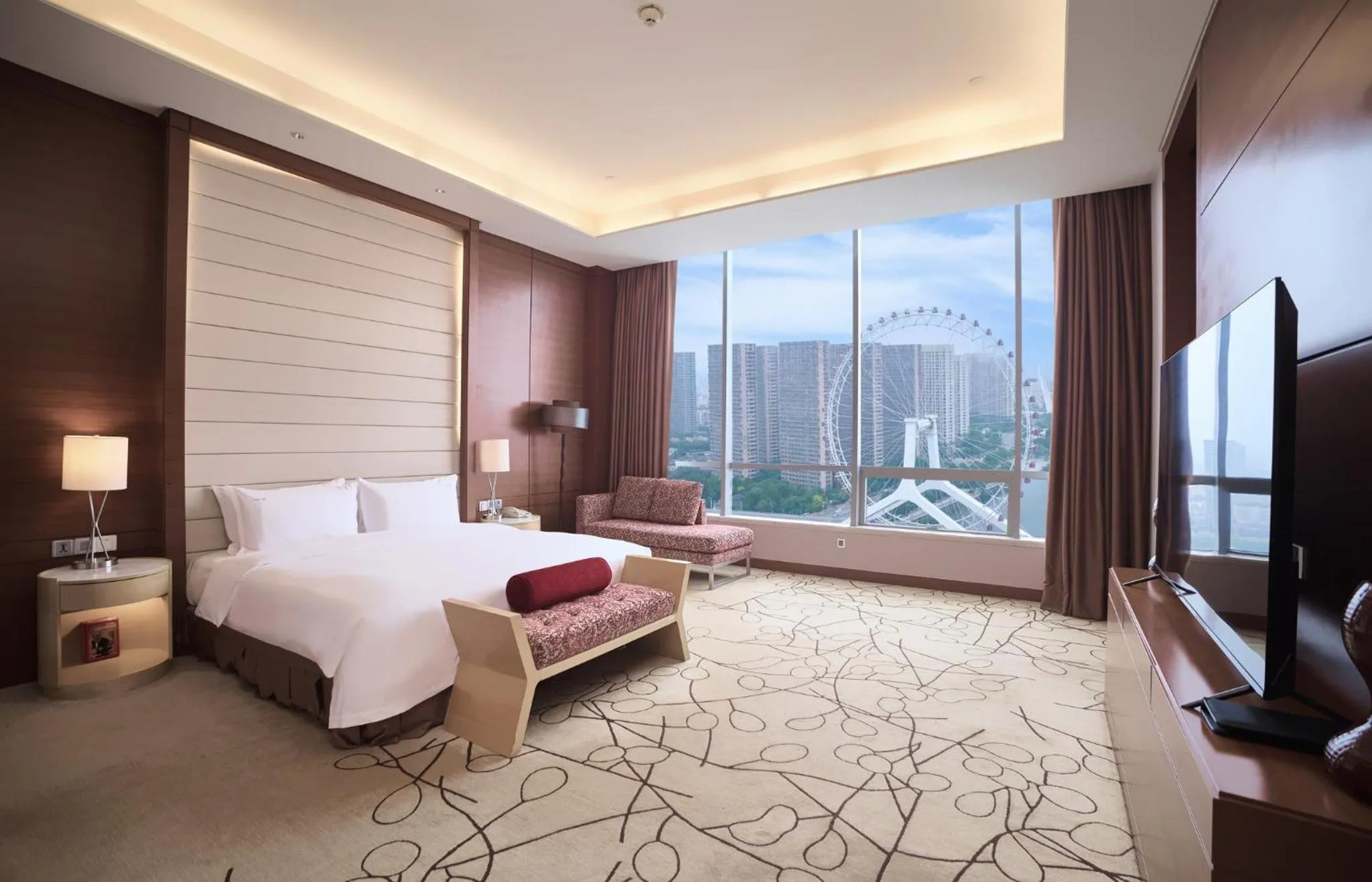 Photo of the whole room, Bed in Holiday Inn Tianjin Riverside by IHG