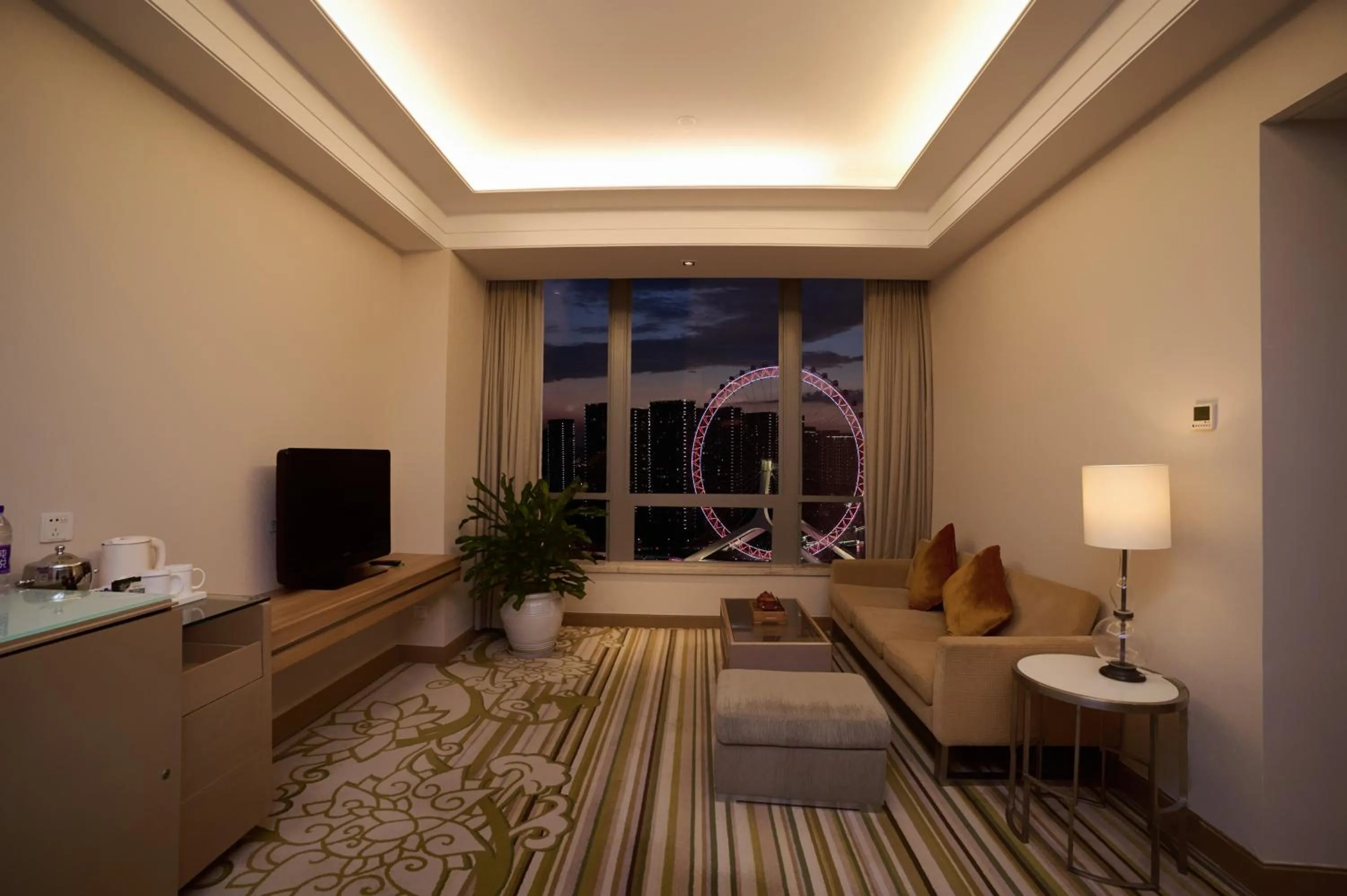 TV and multimedia in Holiday Inn Tianjin Riverside by IHG