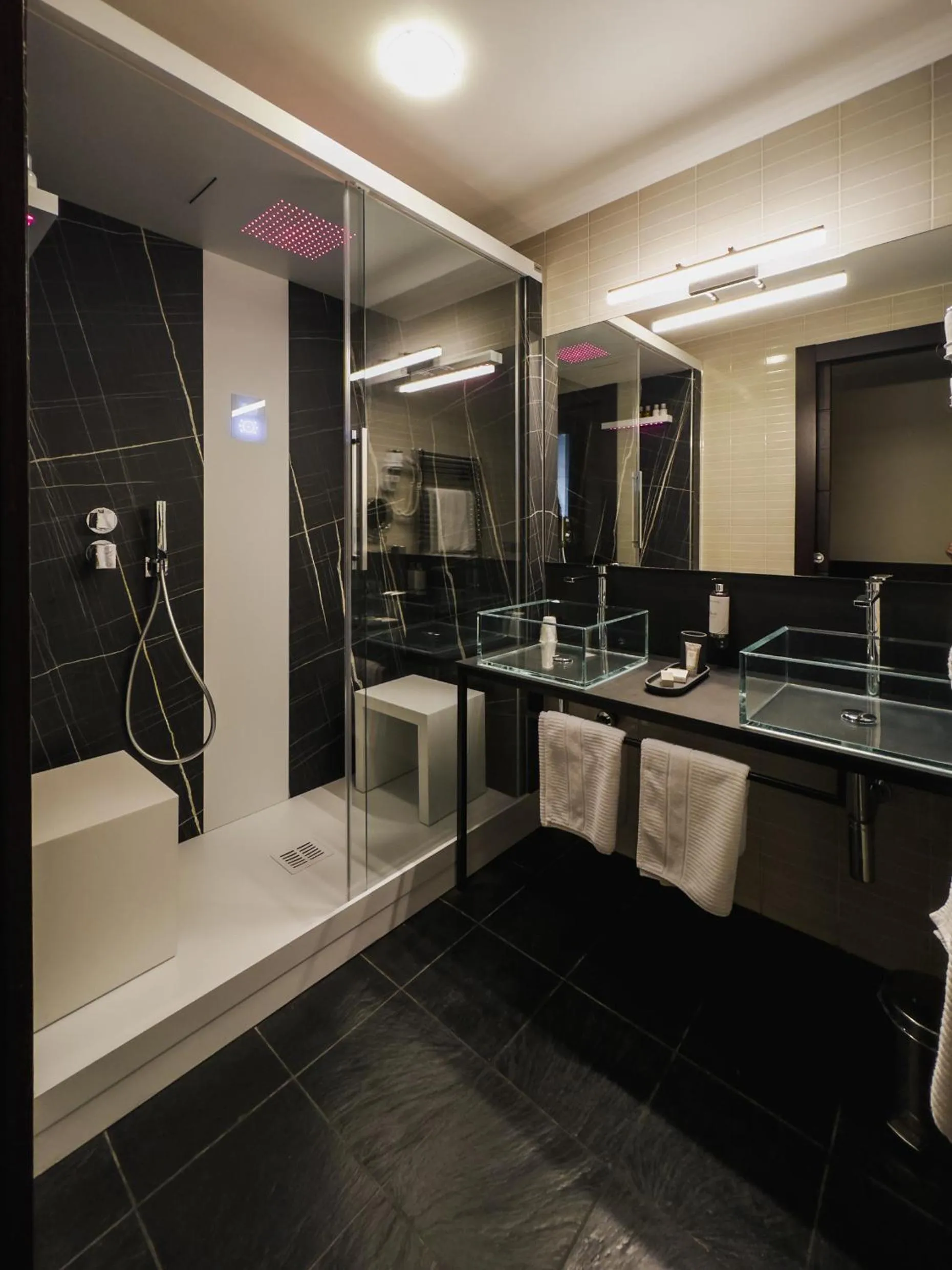 Shower in Hotel Bel Sit