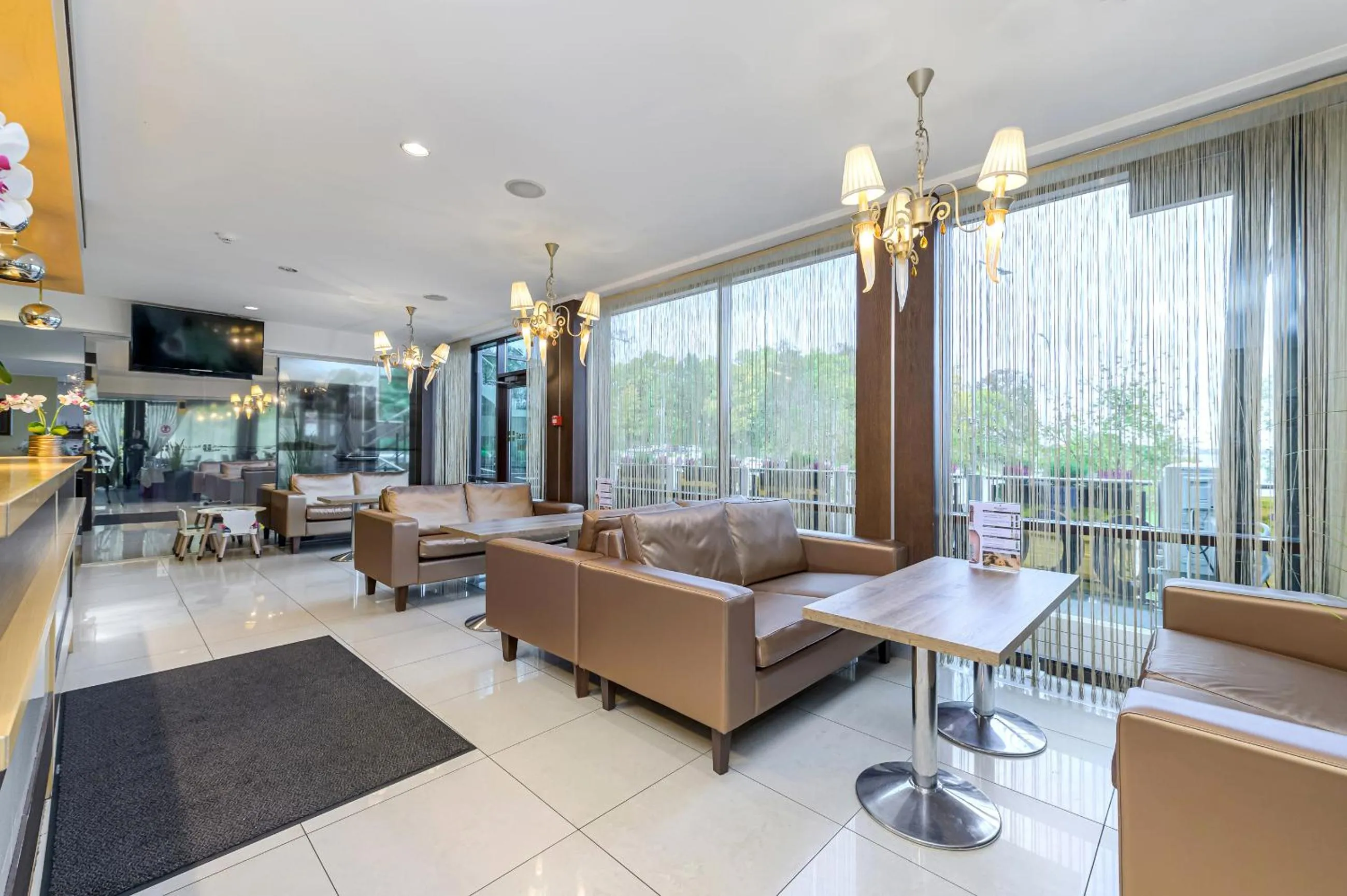 Communal lounge/ TV room in Hotel Rocca al Mare